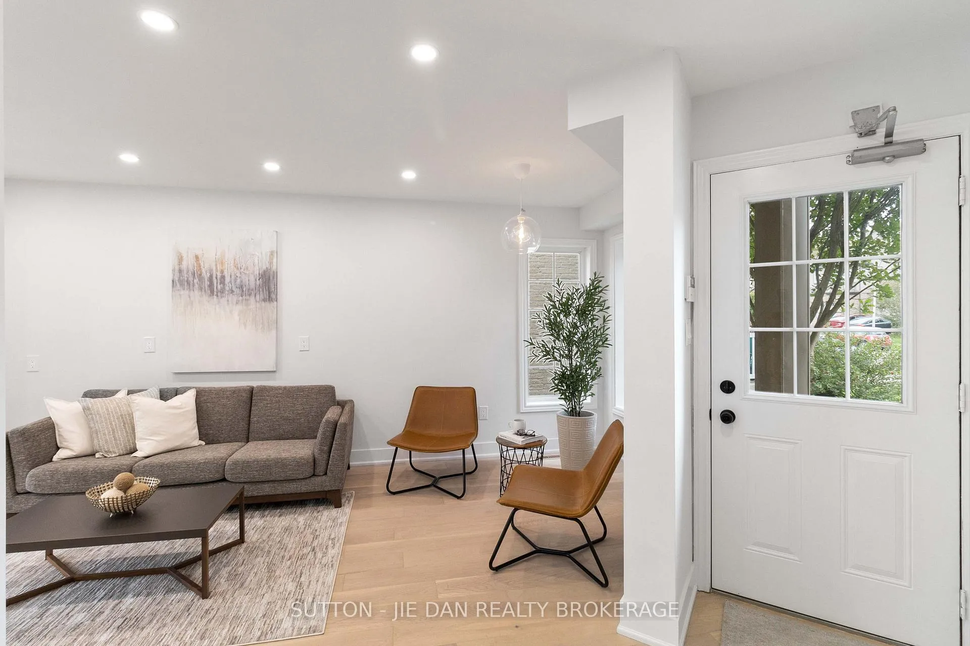 Photo 7 of 989 Mapleridge Street, London, North M — HOMEH