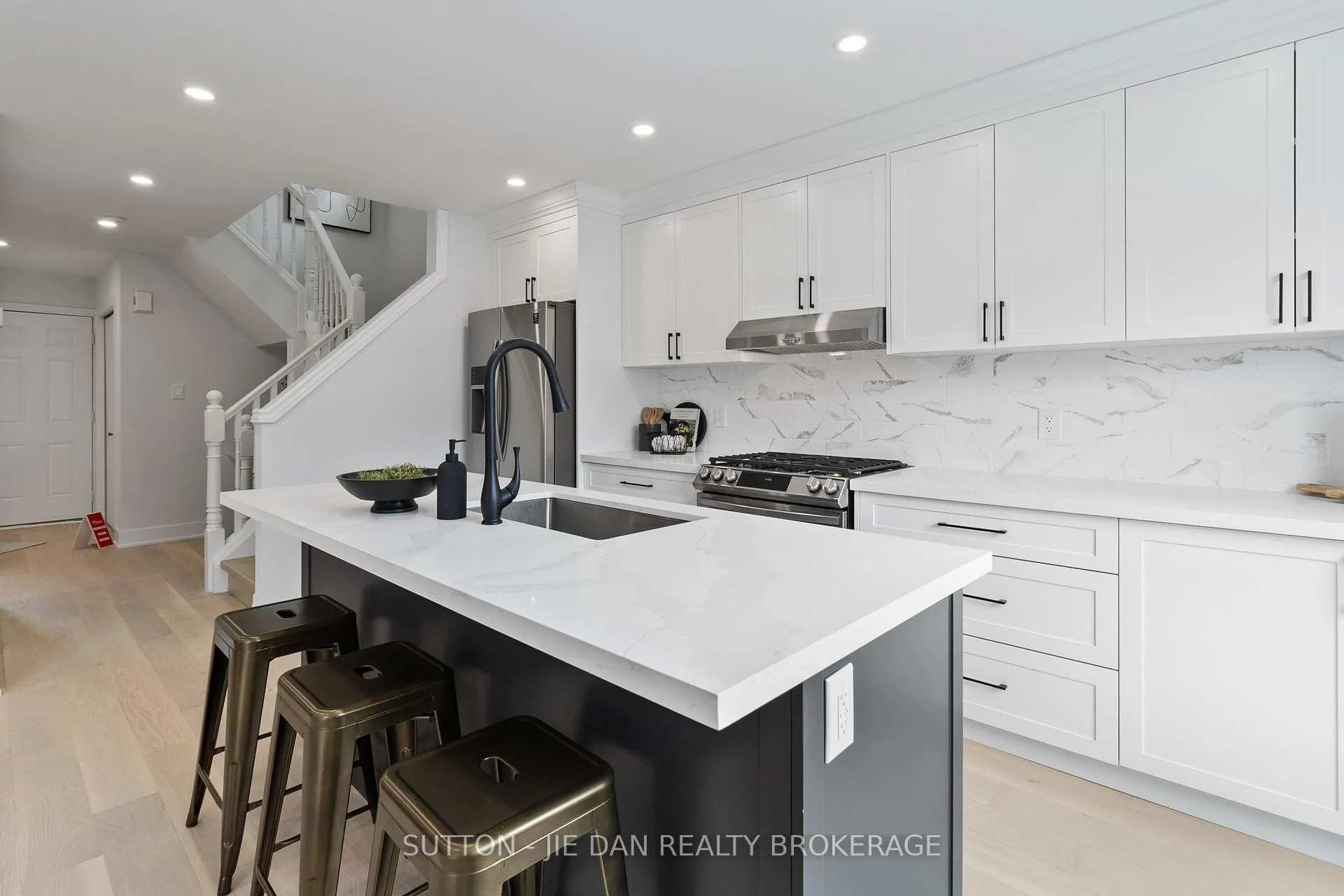 Photo 10 of 989 Mapleridge Street, London, North M — HOMEH