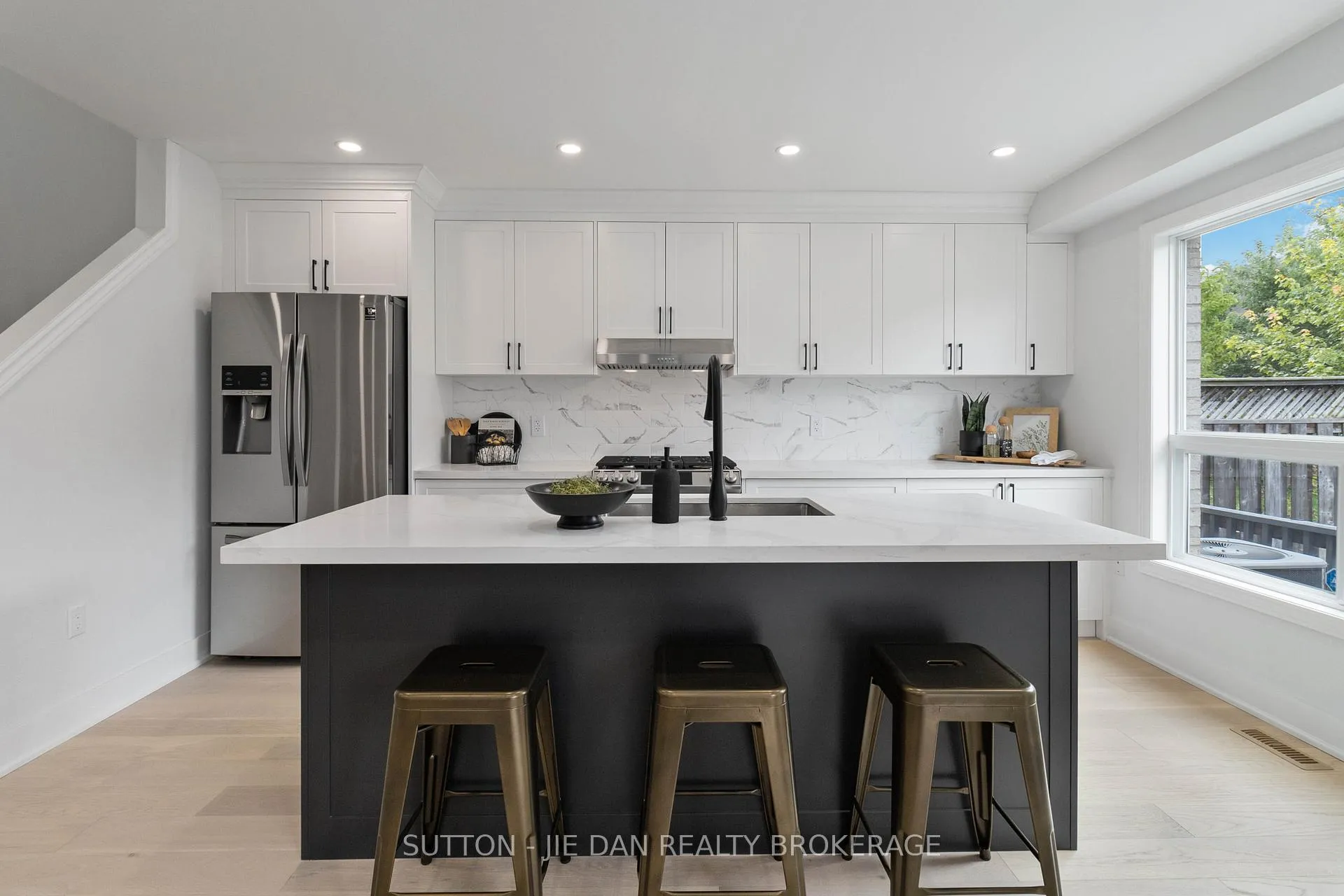 Photo 13 of 989 Mapleridge Street, London, North M — HOMEH