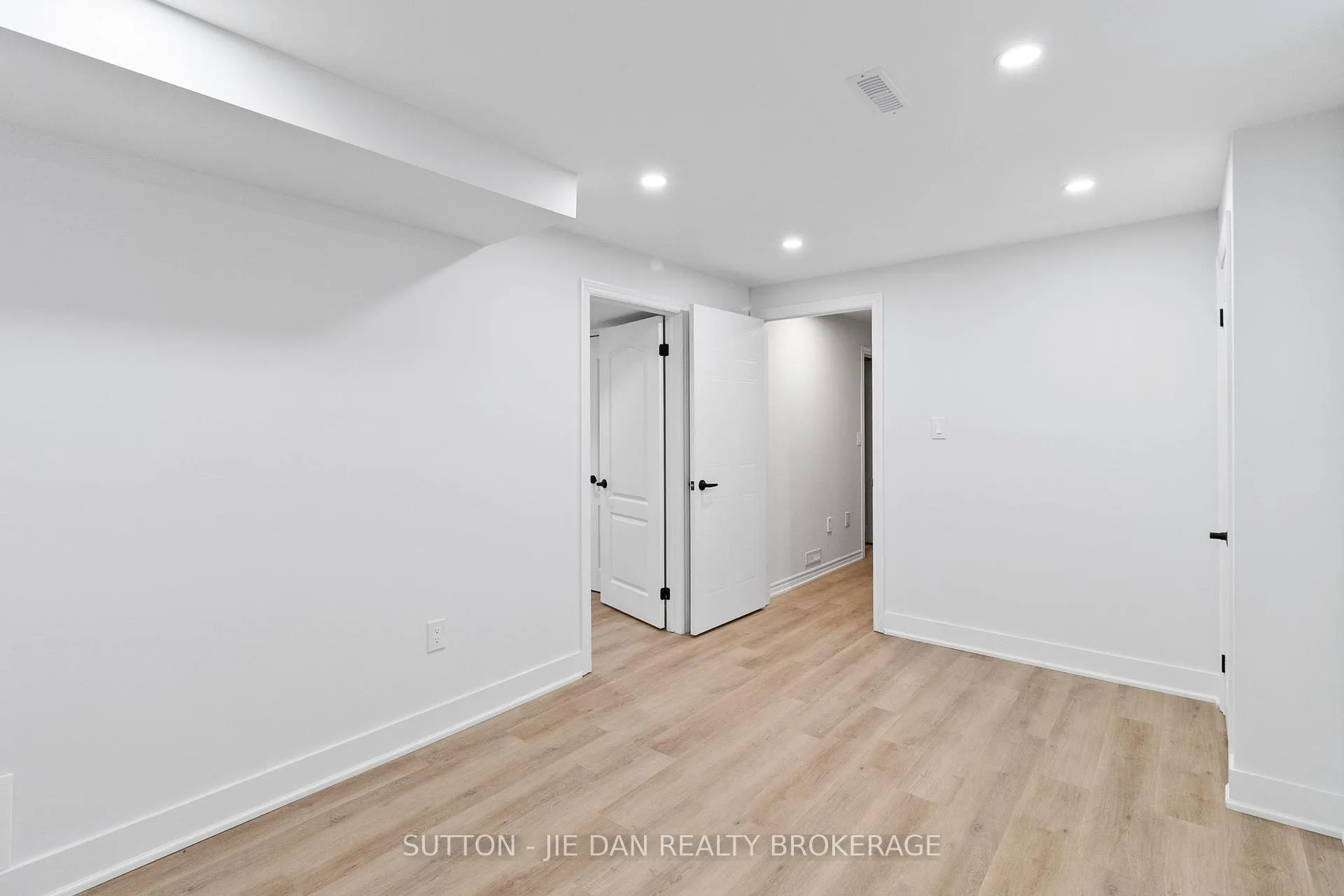 Photo 33 of 989 Mapleridge Street, London, North M — HOMEH