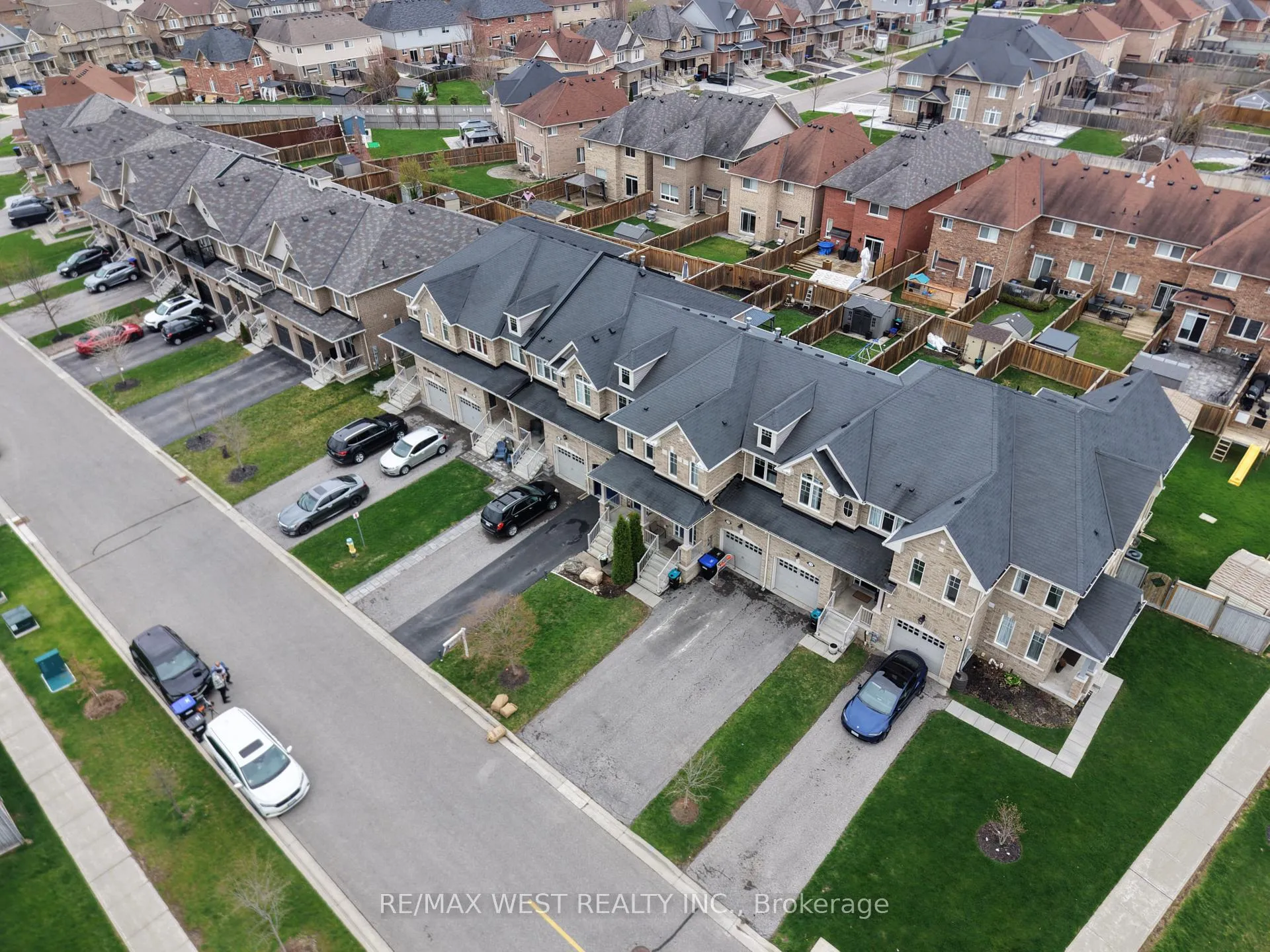 Photo 2 of 68 Jackson Drive, New Tecumseth, Tottenham — HOMEH