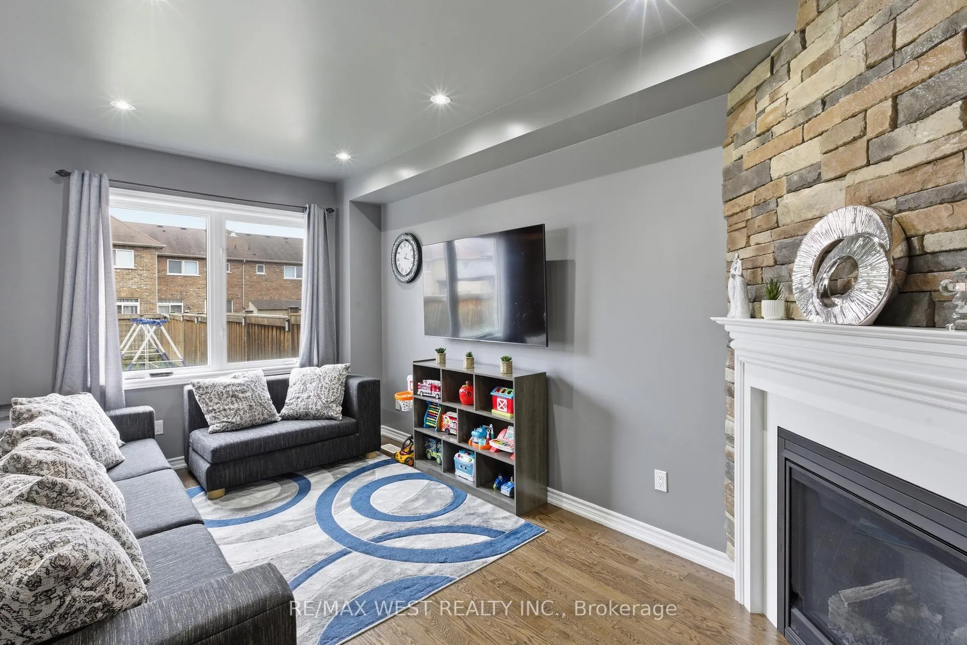Photo 8 of 68 Jackson Drive, New Tecumseth, Tottenham — HOMEH