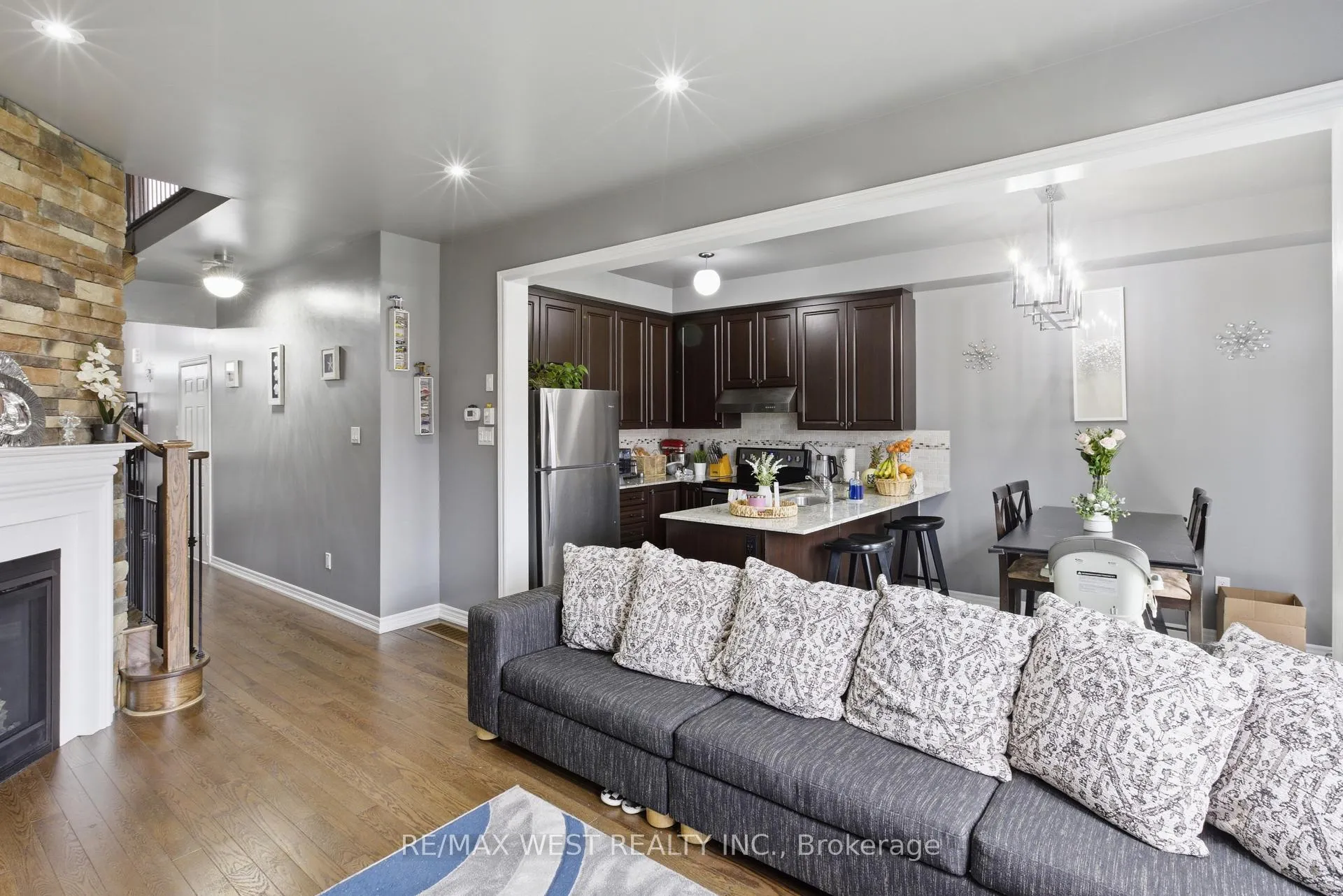 Photo 10 of 68 Jackson Drive, New Tecumseth, Tottenham — HOMEH