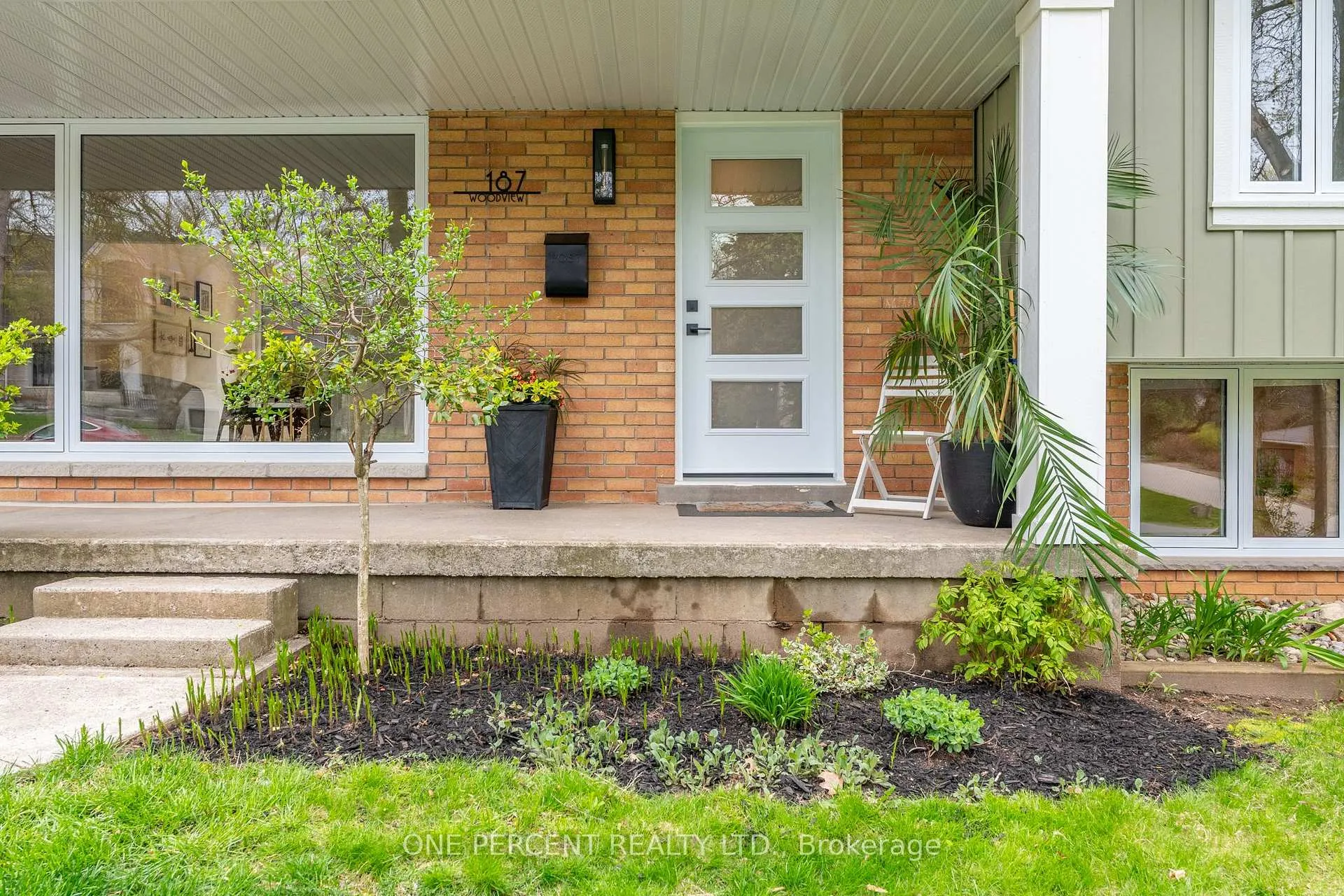 Photo 4 of 187 Woodview Crescent, Hamilton, Ancaster — HOMEH