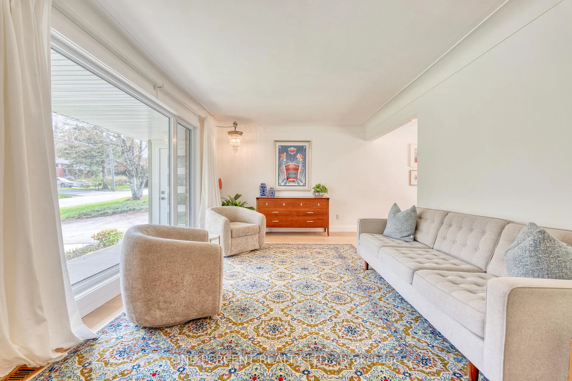 Photo 8 of 187 Woodview Crescent, Hamilton, Ancaster — HOMEH