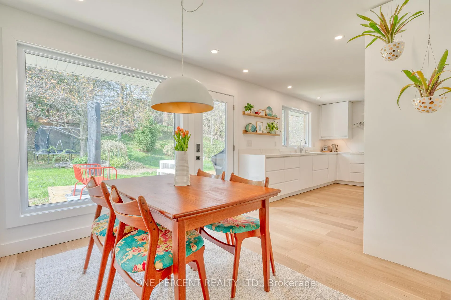 Photo 13 of 187 Woodview Crescent, Hamilton, Ancaster — HOMEH