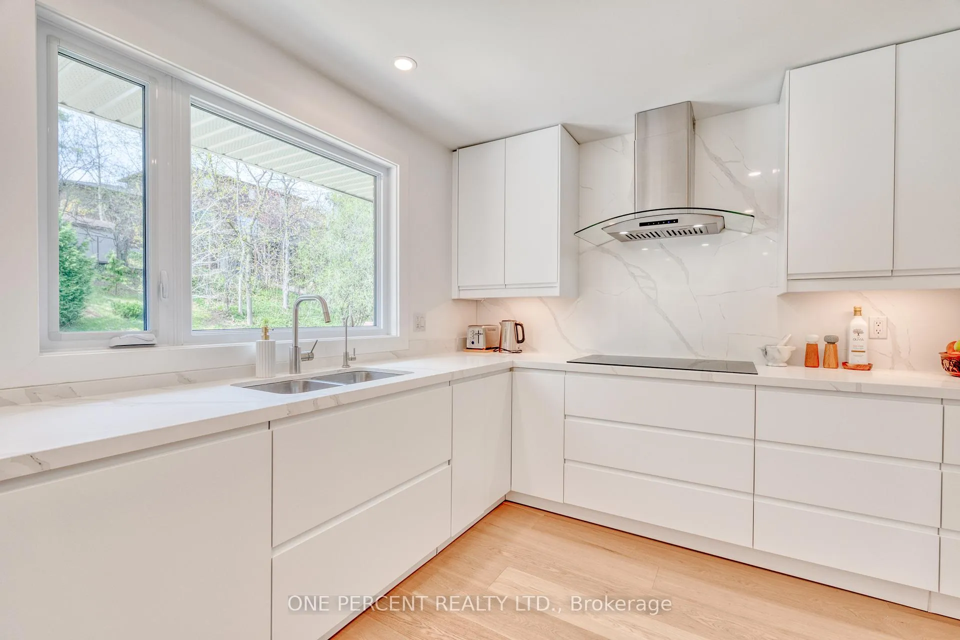 Photo 21 of 187 Woodview Crescent, Hamilton, Ancaster — HOMEH