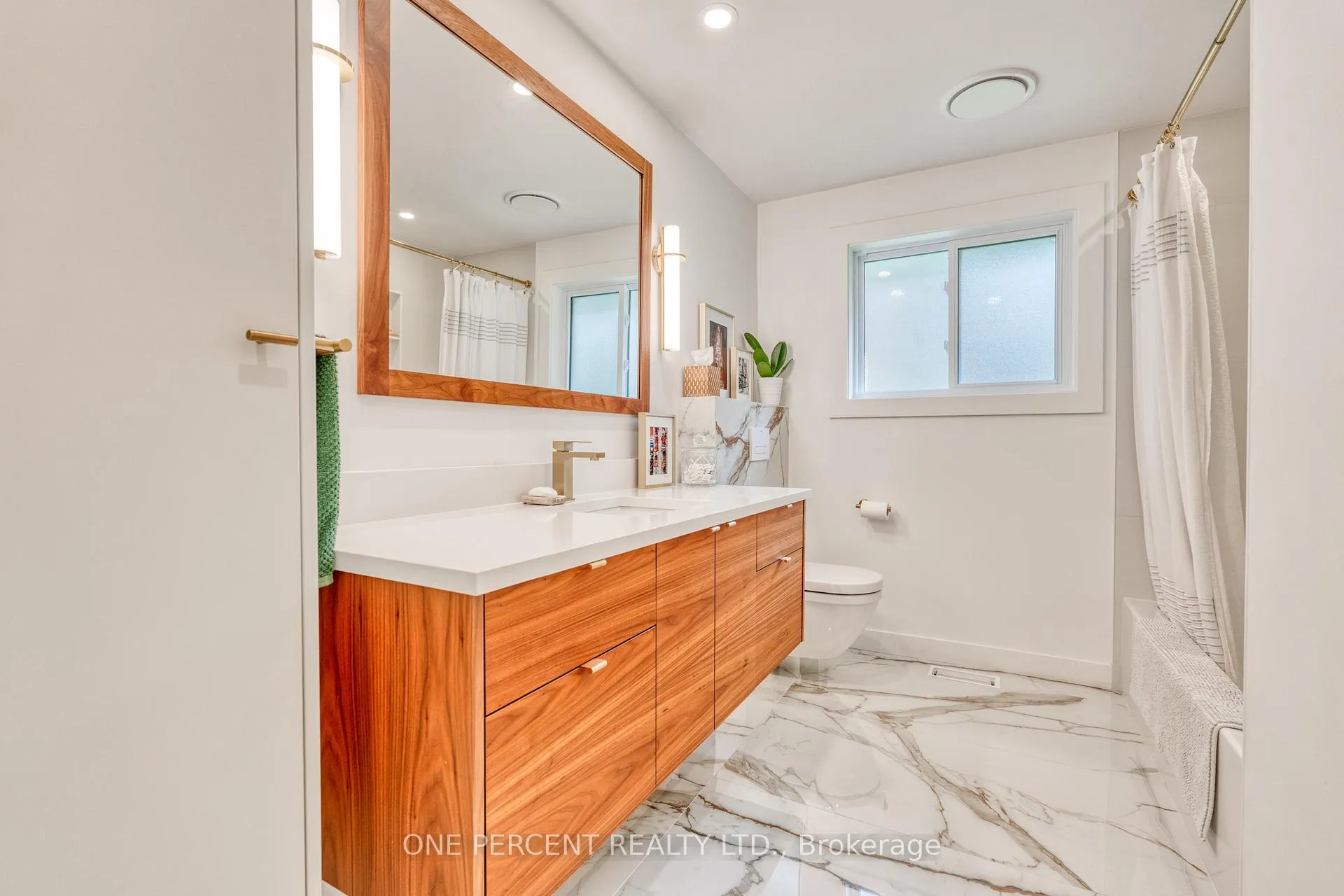 Photo 30 of 187 Woodview Crescent, Hamilton, Ancaster — HOMEH