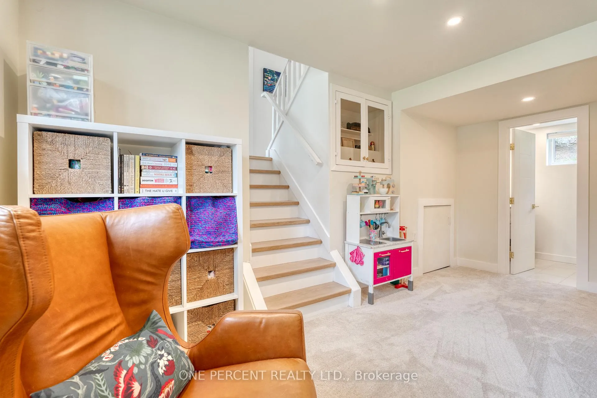 Photo 35 of 187 Woodview Crescent, Hamilton, Ancaster — HOMEH