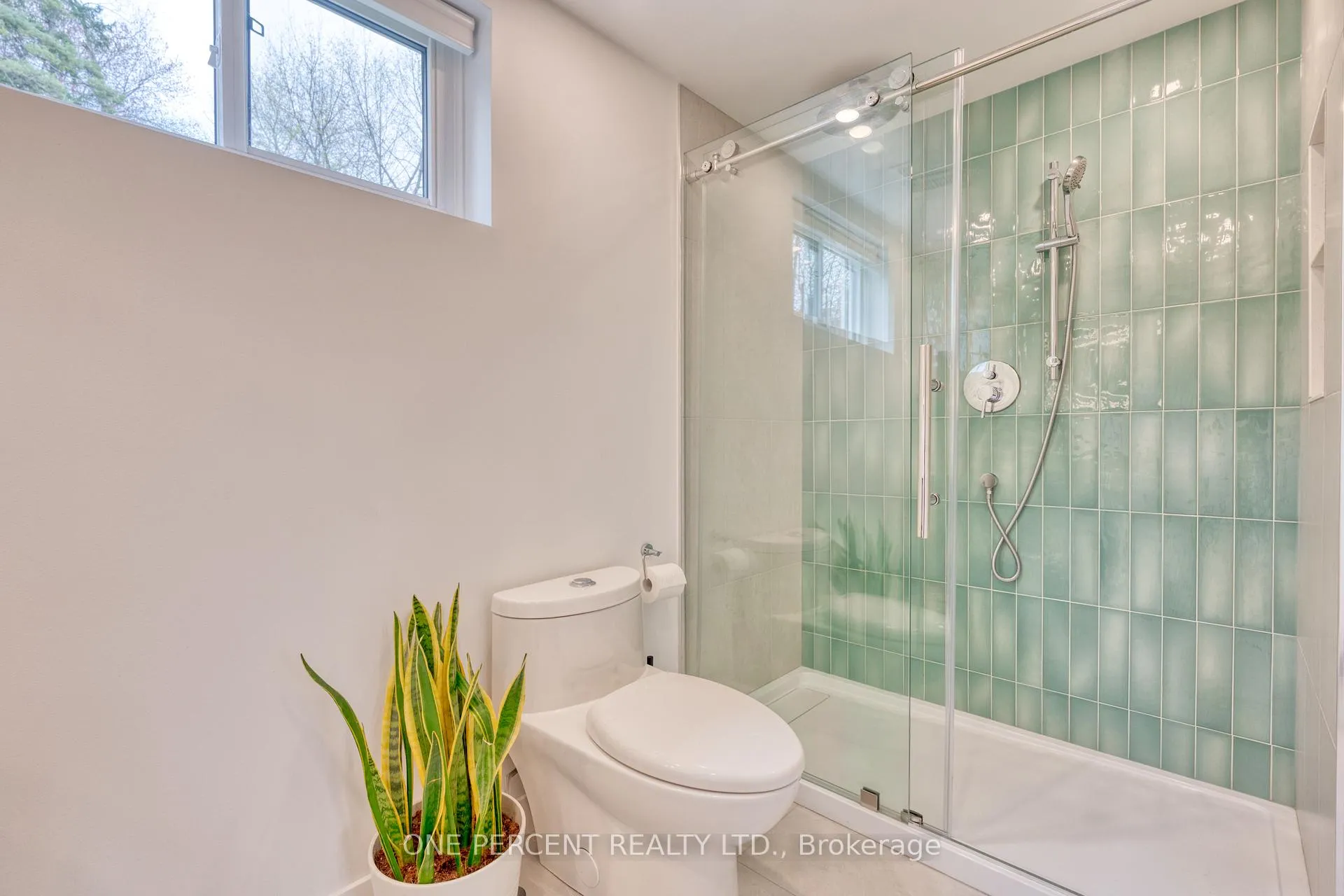 Photo 37 of 187 Woodview Crescent, Hamilton, Ancaster — HOMEH