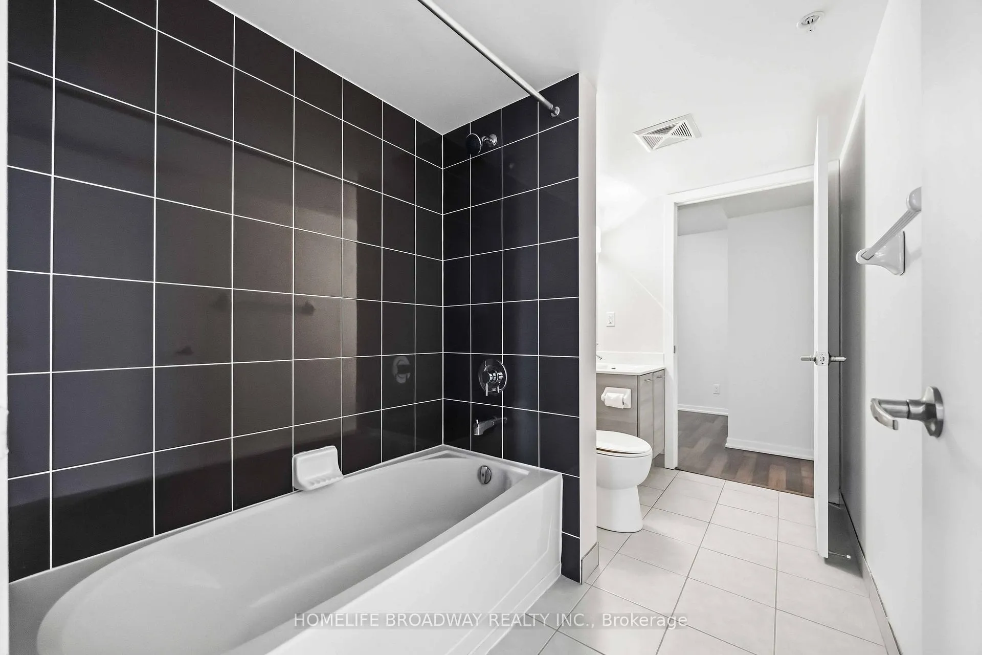 Photo 20 of Unit 1304, 20 Joe Shuster Way, Toronto, South Parkdale — HOMEH