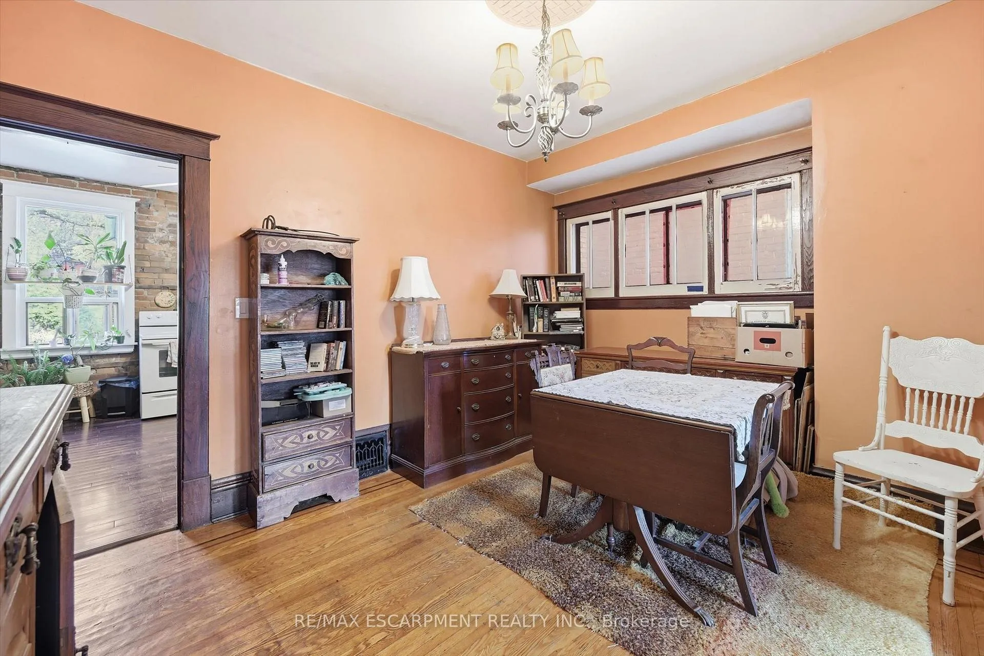 Photo 6 of 260 Balmoral Avenue, Hamilton, Crown Point — HOMEH