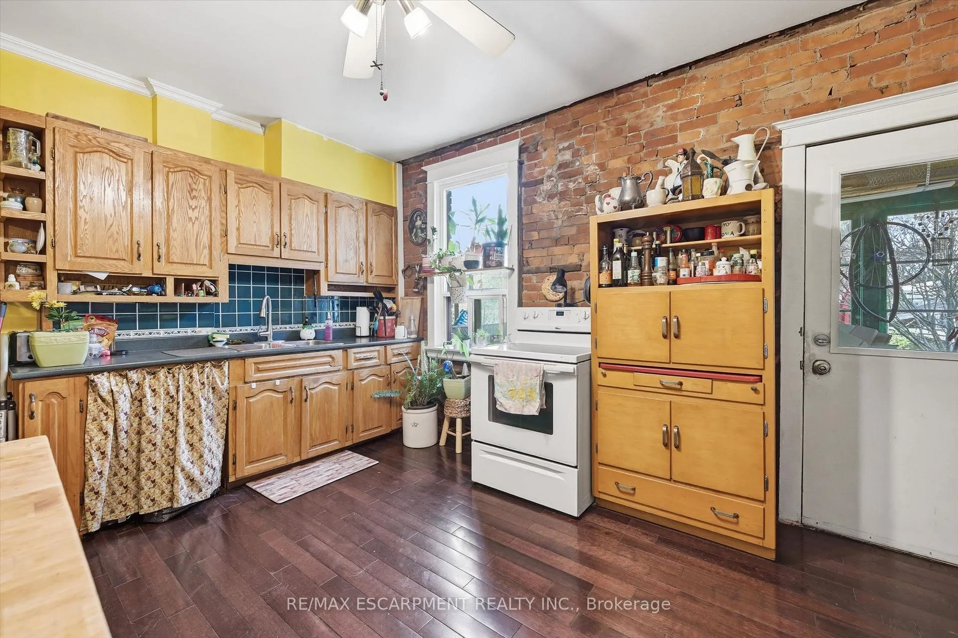 Photo 11 of 260 Balmoral Avenue, Hamilton, Crown Point — HOMEH