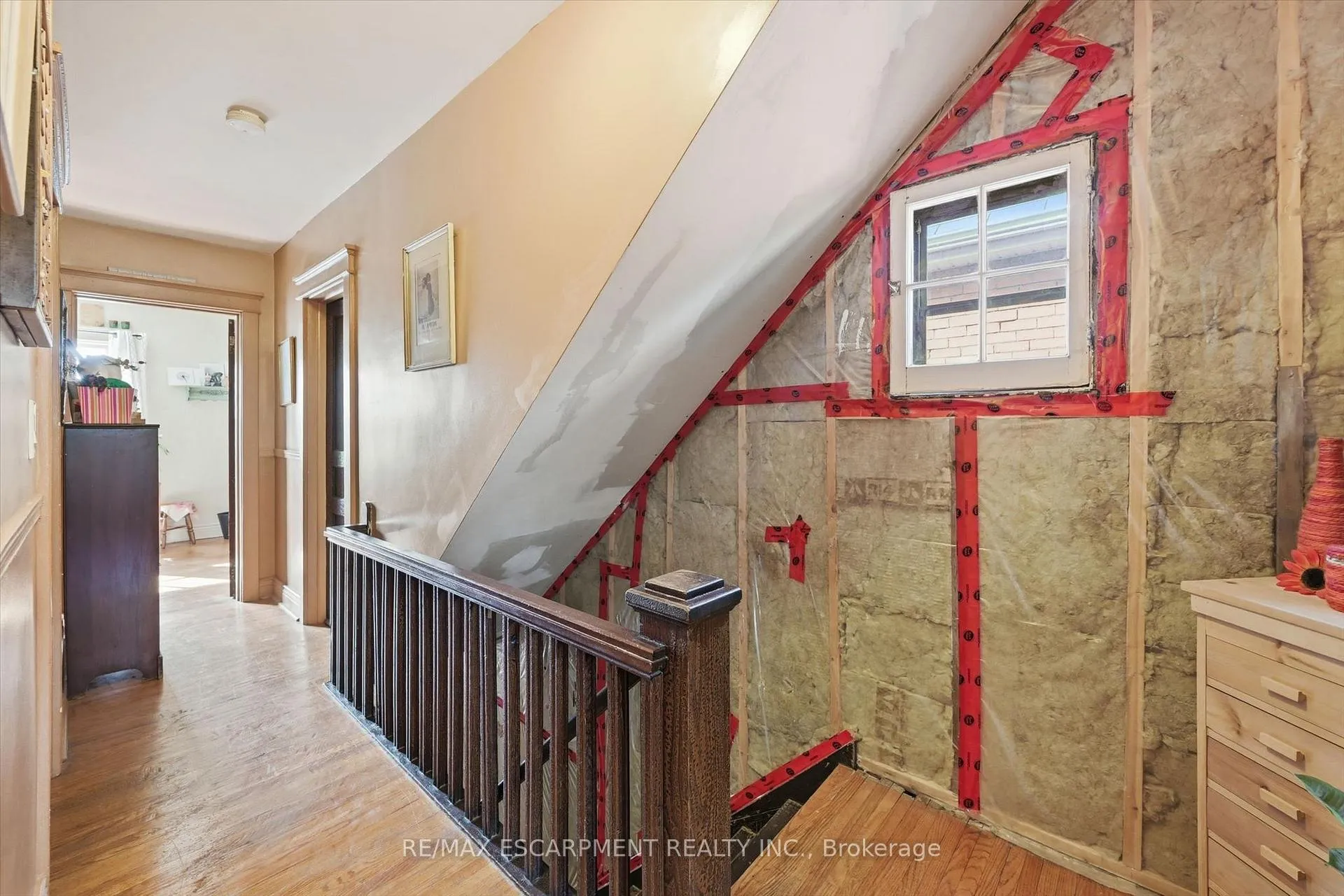 Photo 16 of 260 Balmoral Avenue, Hamilton, Crown Point — HOMEH