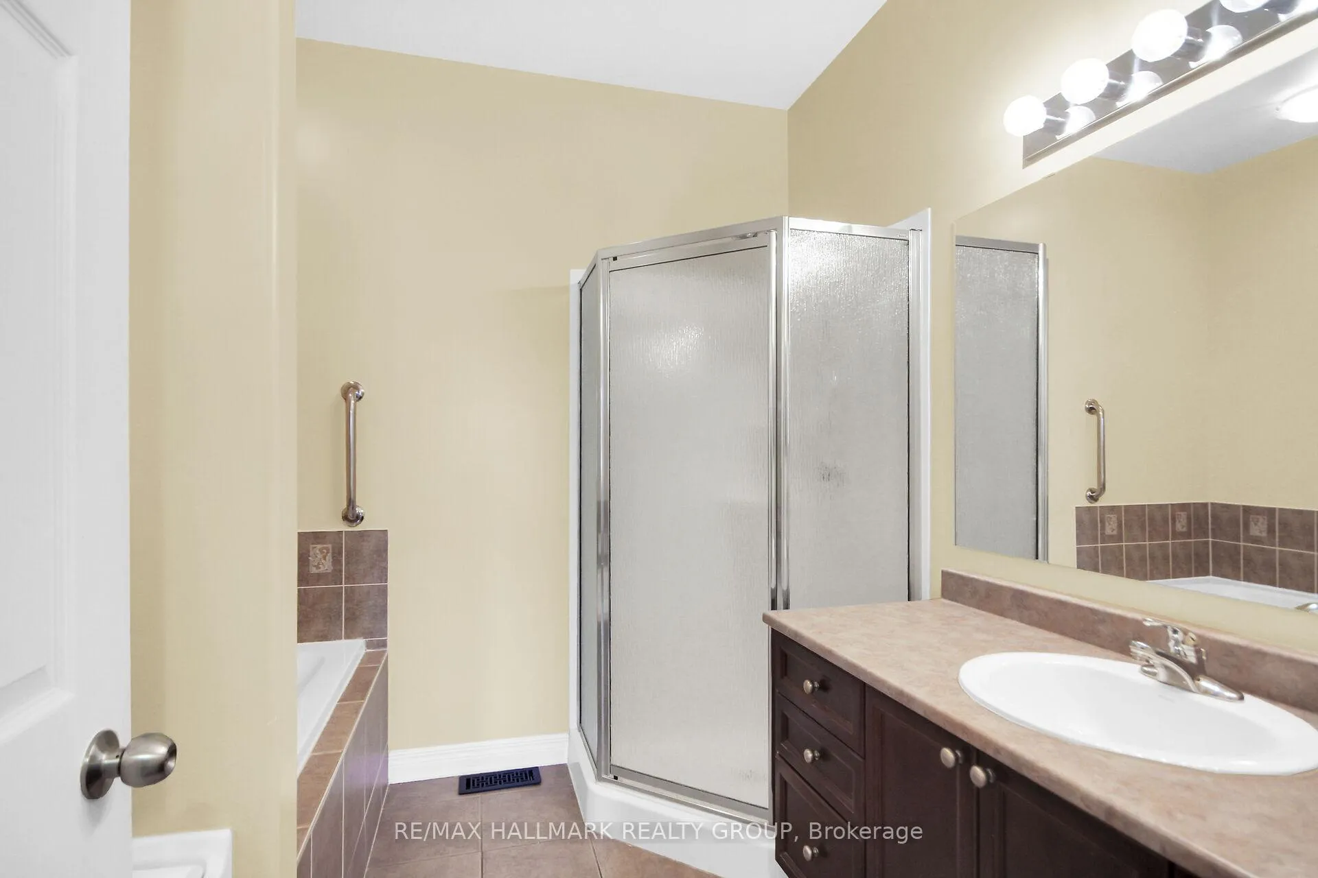 Photo 27 of 166 Lamplighters Drive, Ottawa, Barrhaven - Cedargrove/Fraserdale — HOMEH