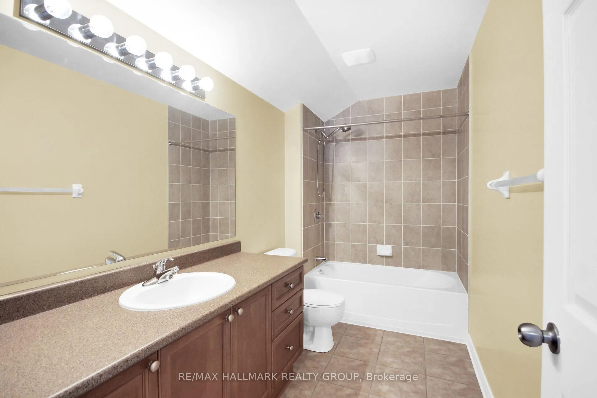 Photo 36 of 166 Lamplighters Drive, Ottawa, Barrhaven - Cedargrove/Fraserdale — HOMEH