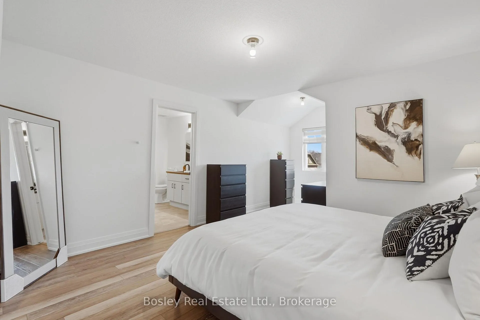 Photo 17 of 100 Mclean Avenue, Collingwood — HOMEH
