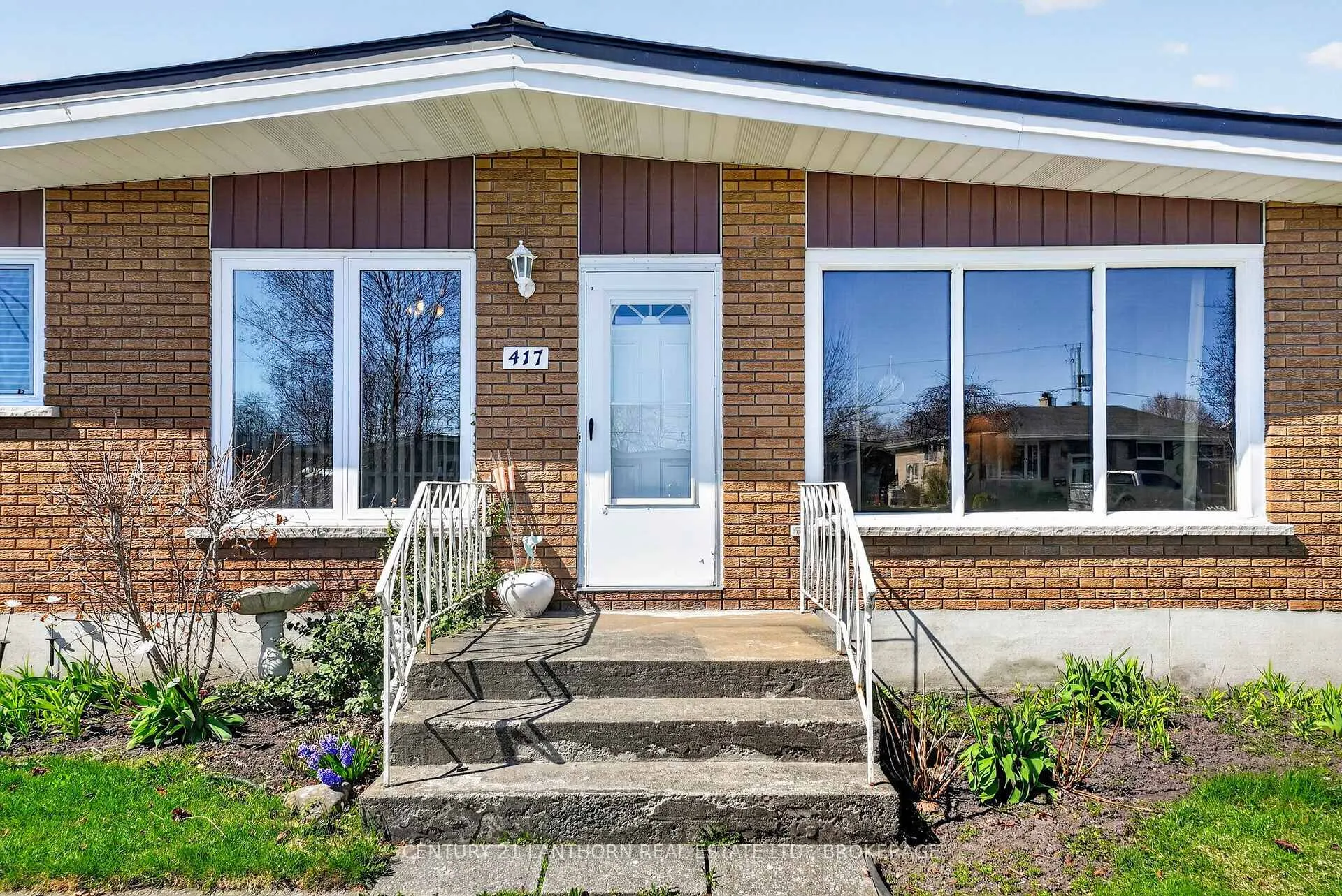 Photo 4 of 417 Beach Avenue, Cornwall — HOMEH