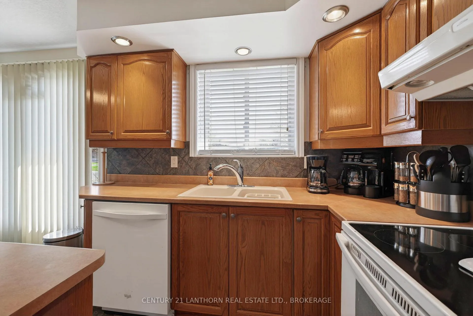 Photo 11 of 417 Beach Avenue, Cornwall — HOMEH