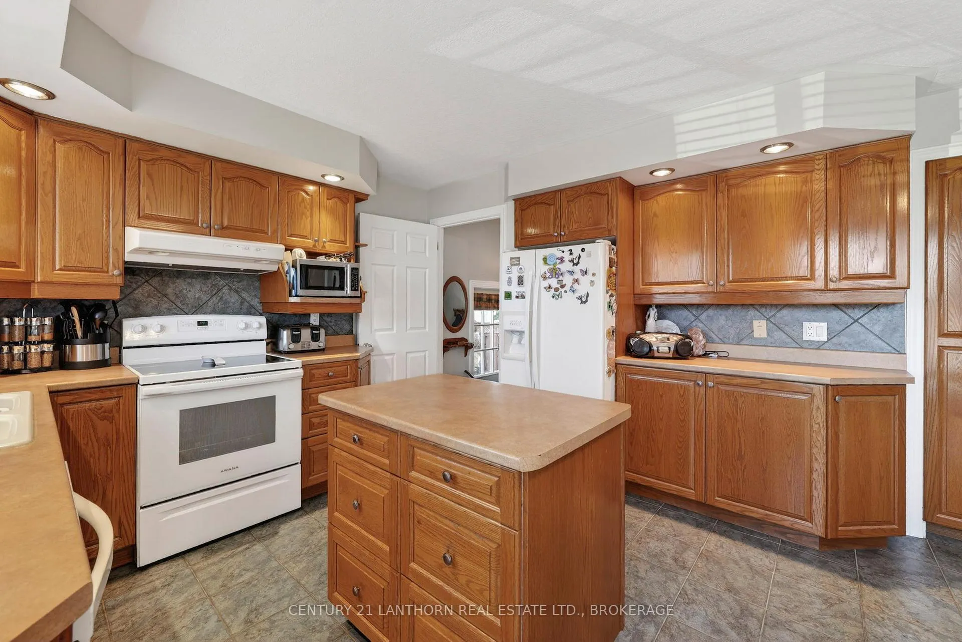 Photo 14 of 417 Beach Avenue, Cornwall — HOMEH
