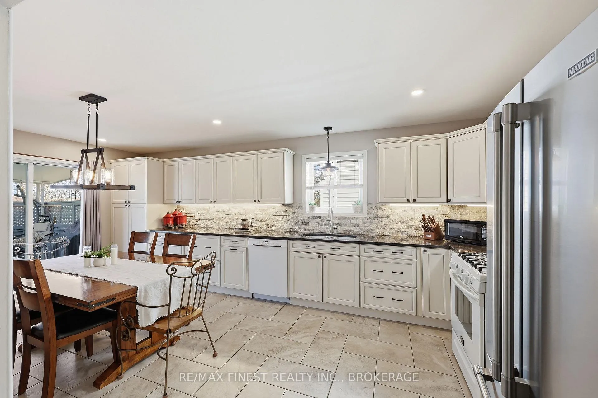 Photo 14 of 1312 Fisher Crescent, Kingston, City Southwest — HOMEH