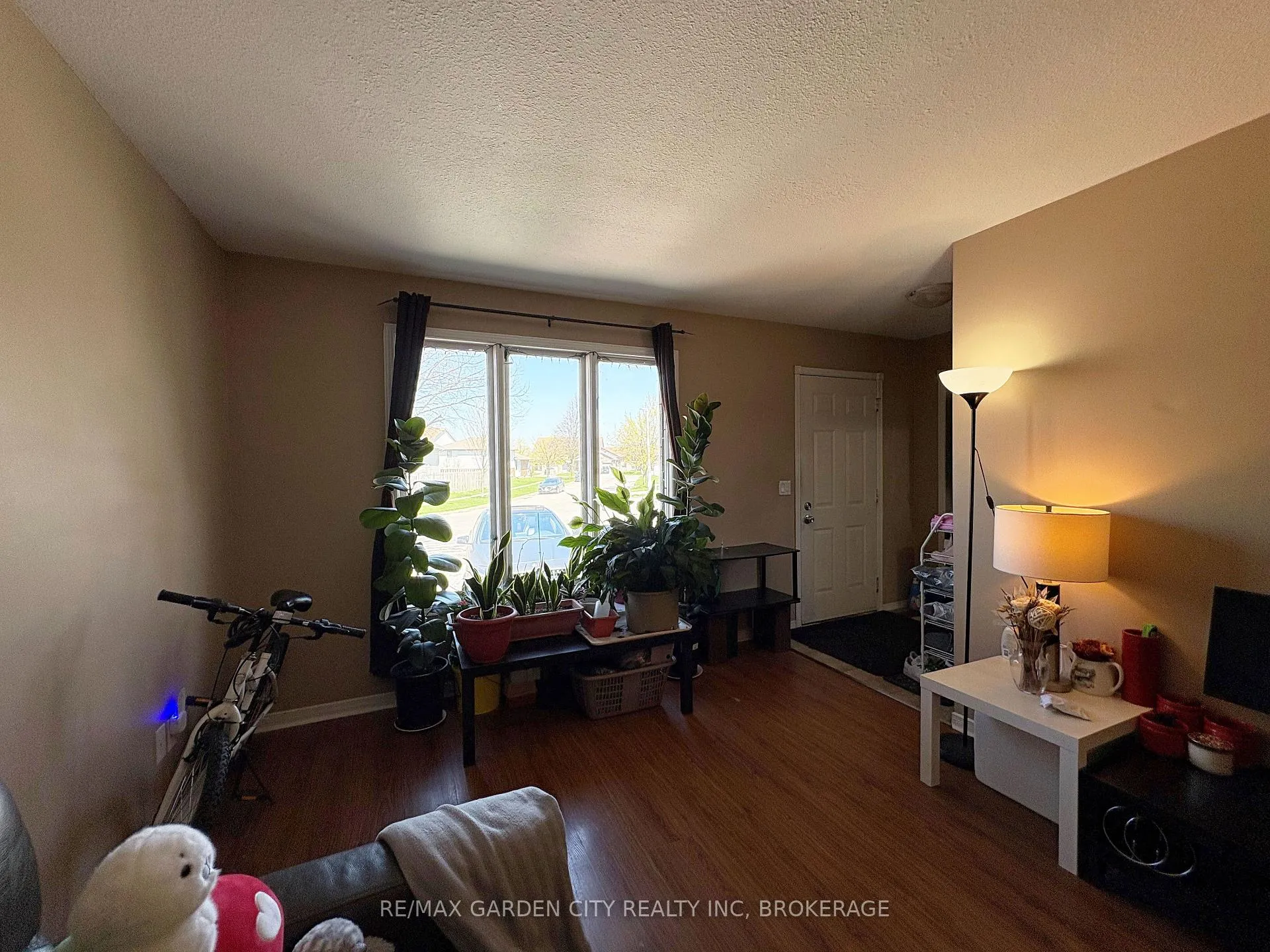 Photo 4 of 23 Poplar Crescent, Welland, N. Welland — HOMEH