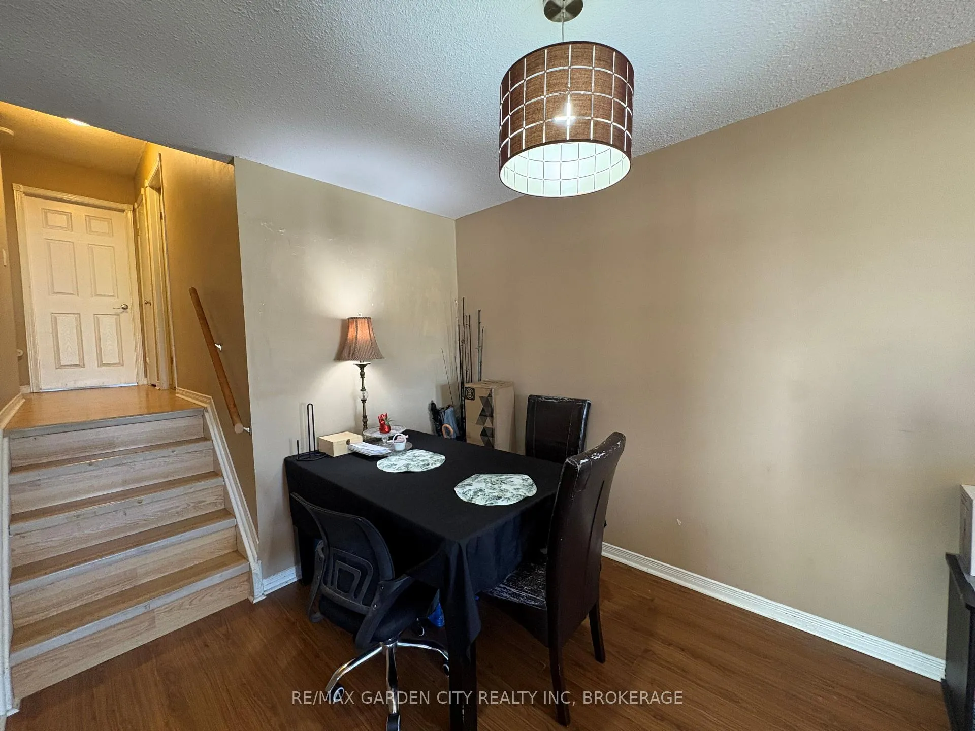 Photo 5 of 23 Poplar Crescent, Welland, N. Welland — HOMEH
