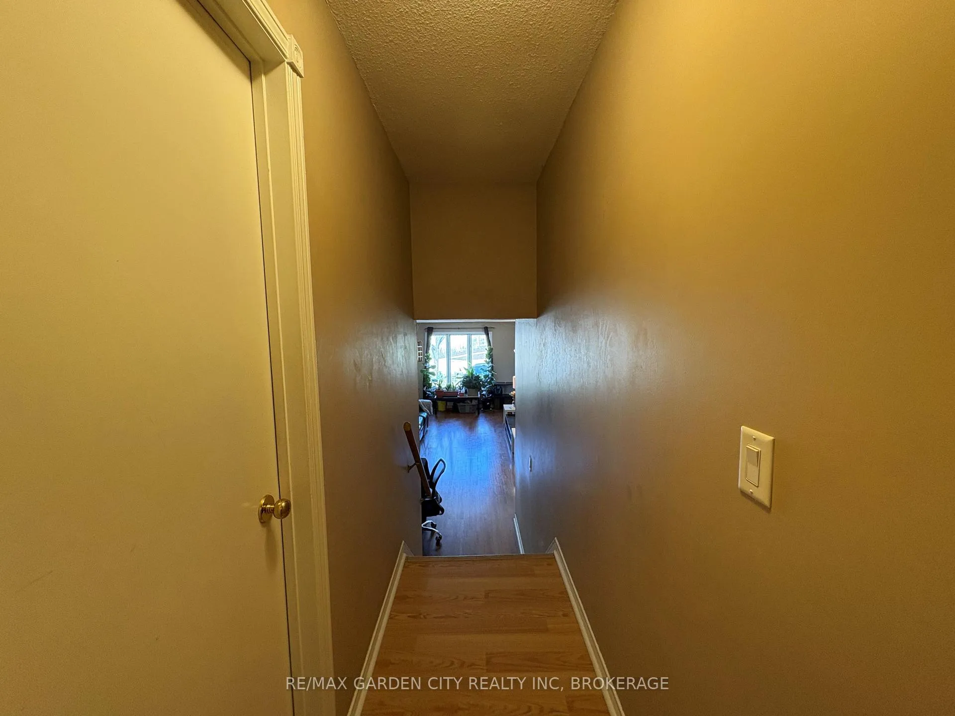 Photo 8 of 23 Poplar Crescent, Welland, N. Welland — HOMEH