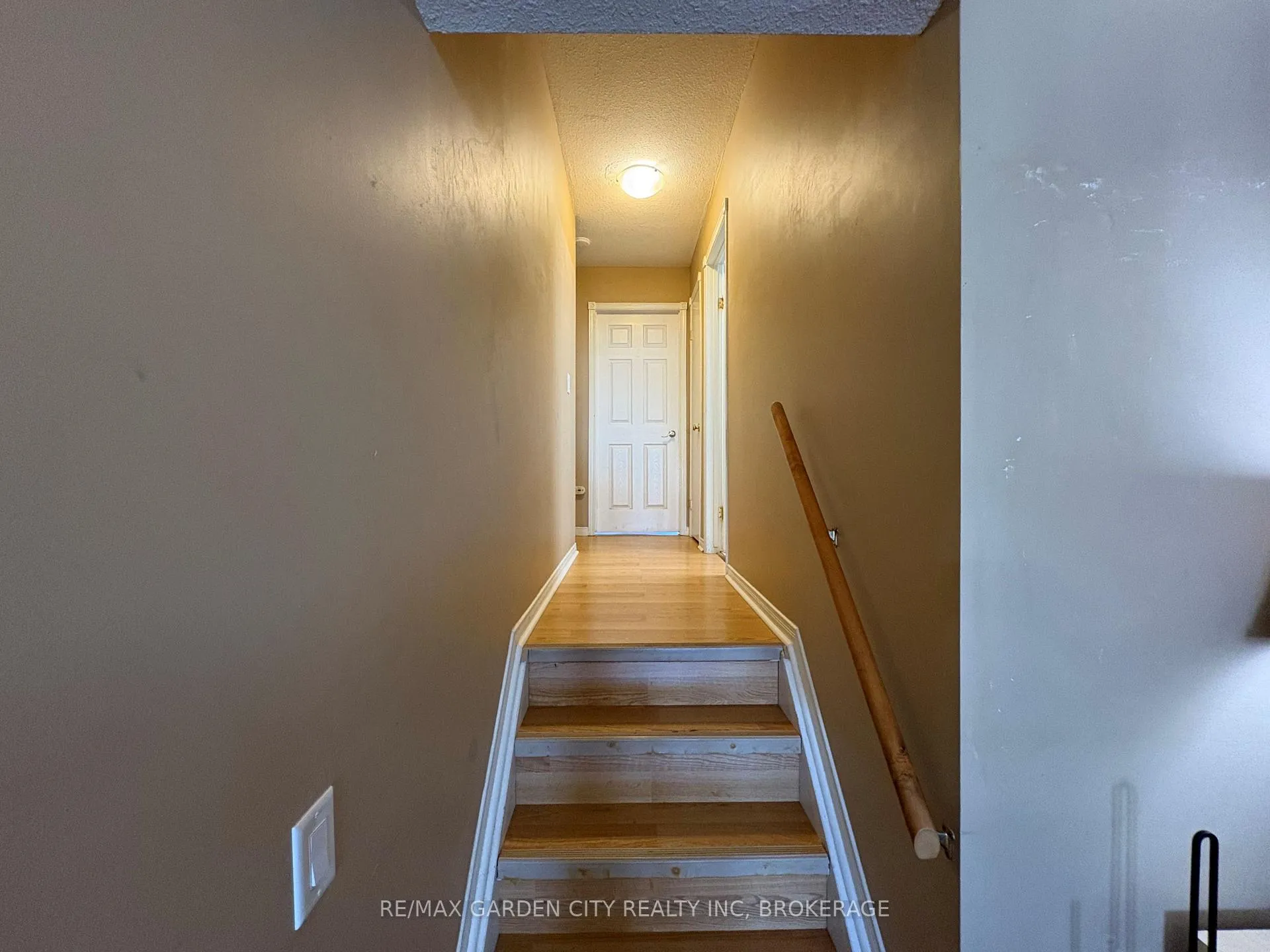 Photo 9 of 23 Poplar Crescent, Welland, N. Welland — HOMEH
