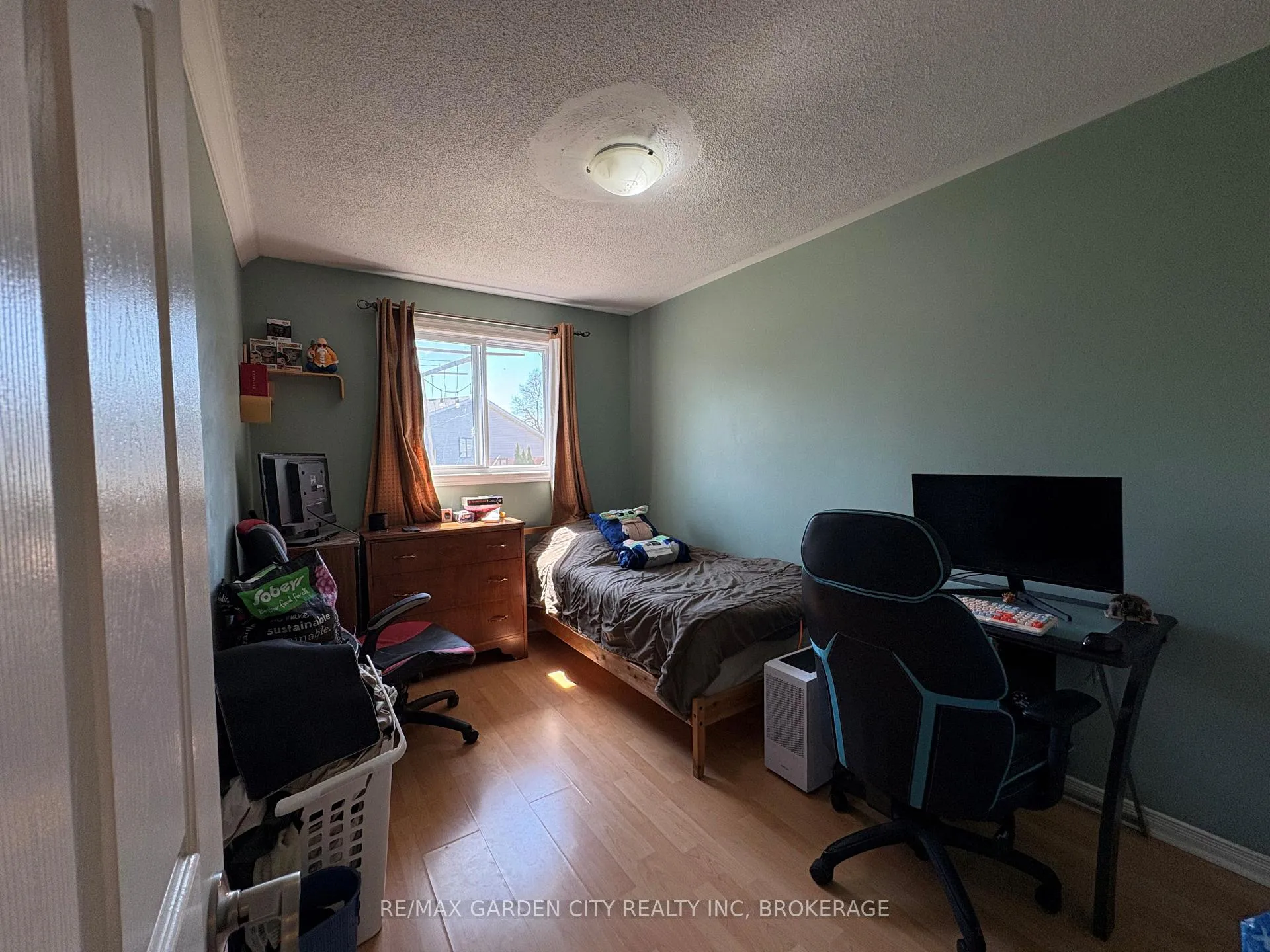 Photo 12 of 23 Poplar Crescent, Welland, N. Welland — HOMEH