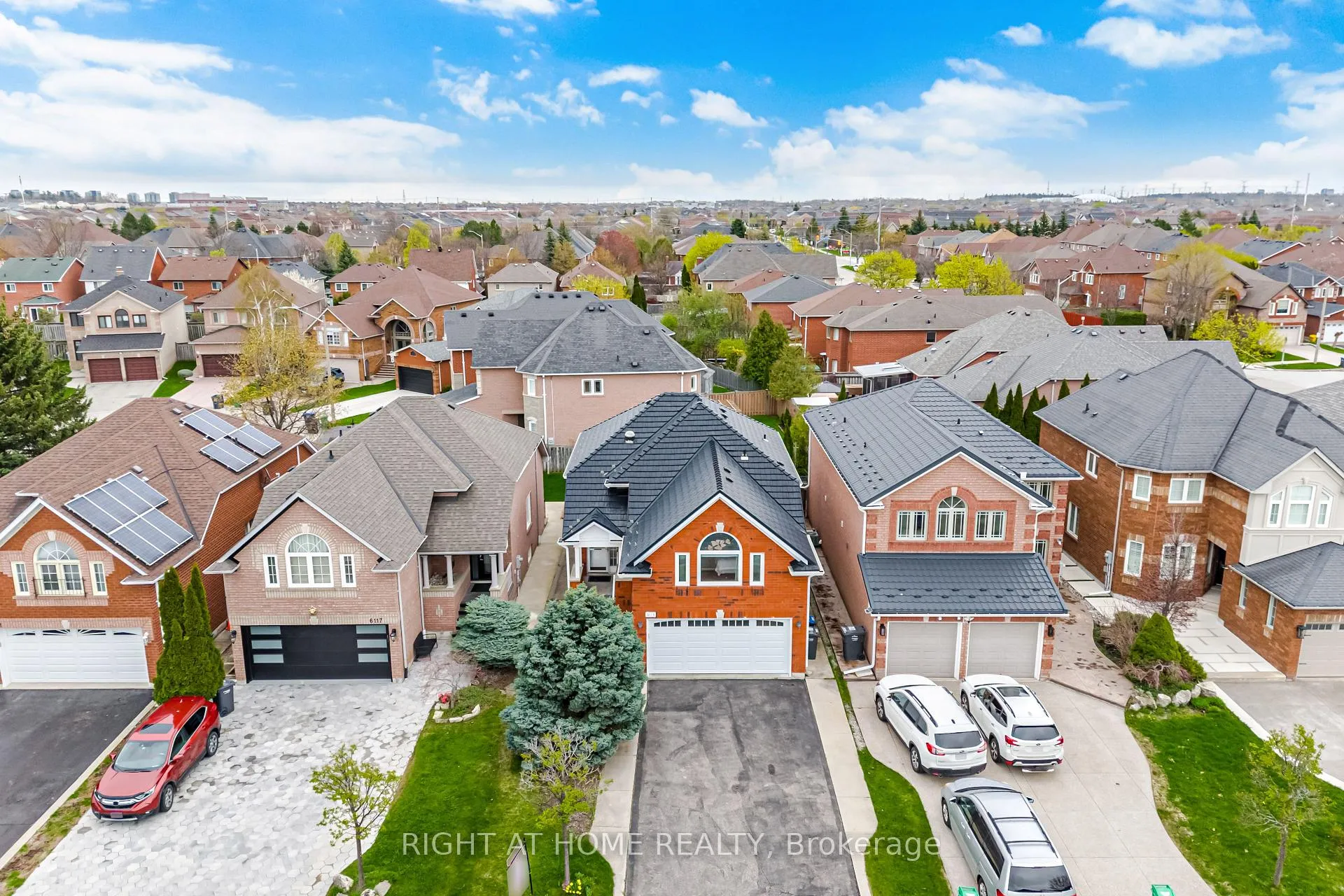 Photo 1 of 6113 Maple Gate Circle, Mississauga, Lisgar — HOMEH