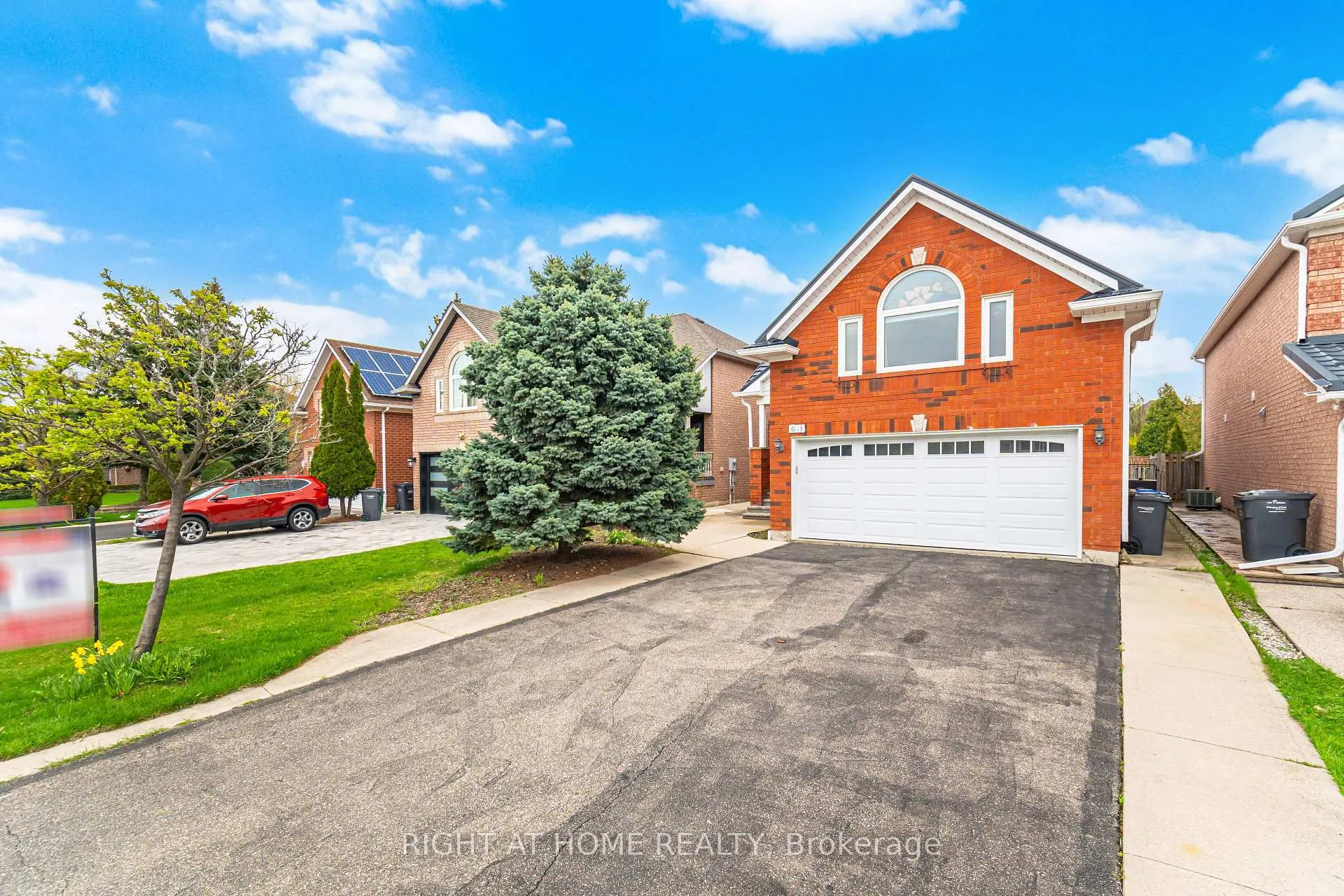 Photo 3 of 6113 Maple Gate Circle, Mississauga, Lisgar — HOMEH