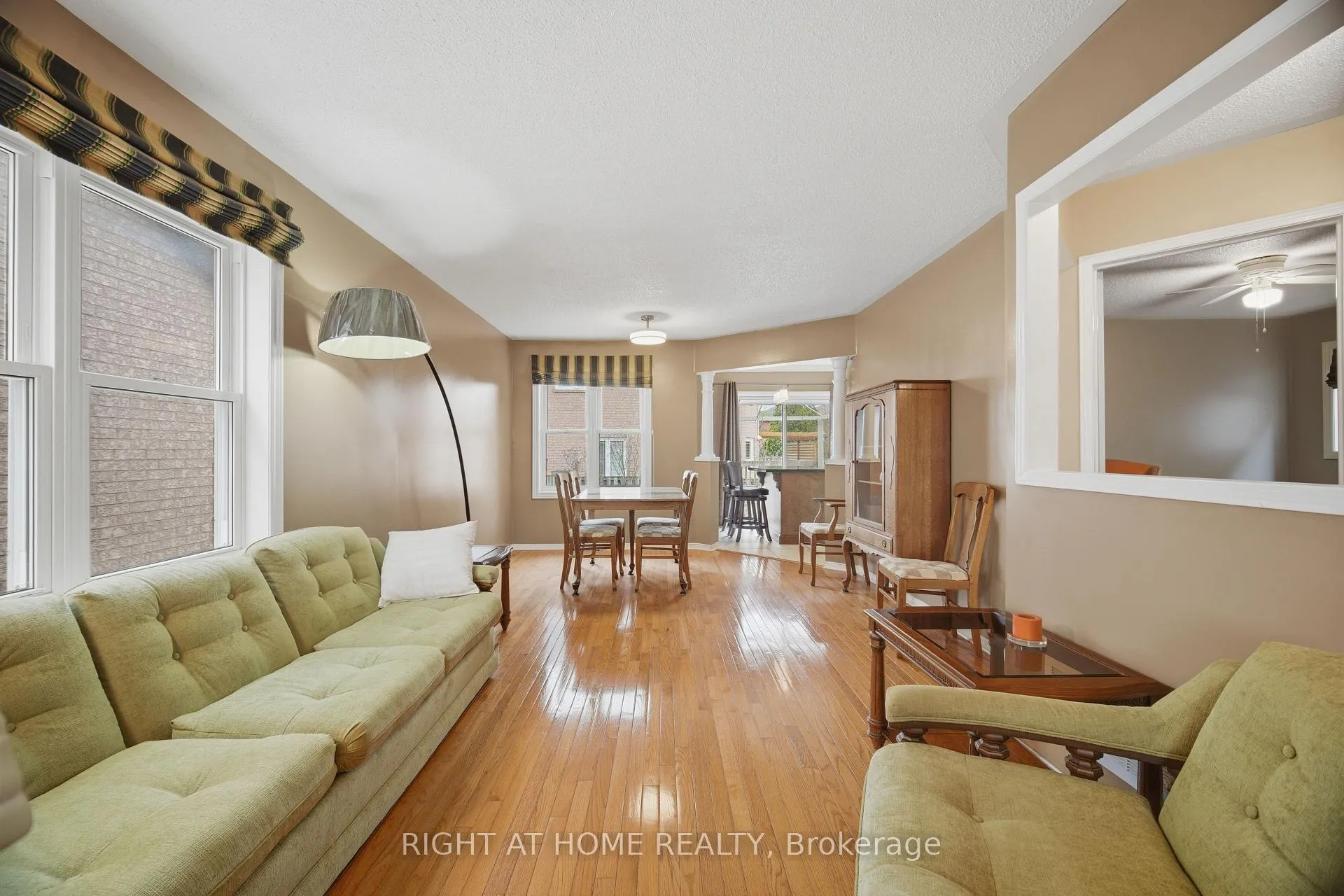 Photo 8 of 6113 Maple Gate Circle, Mississauga, Lisgar — HOMEH