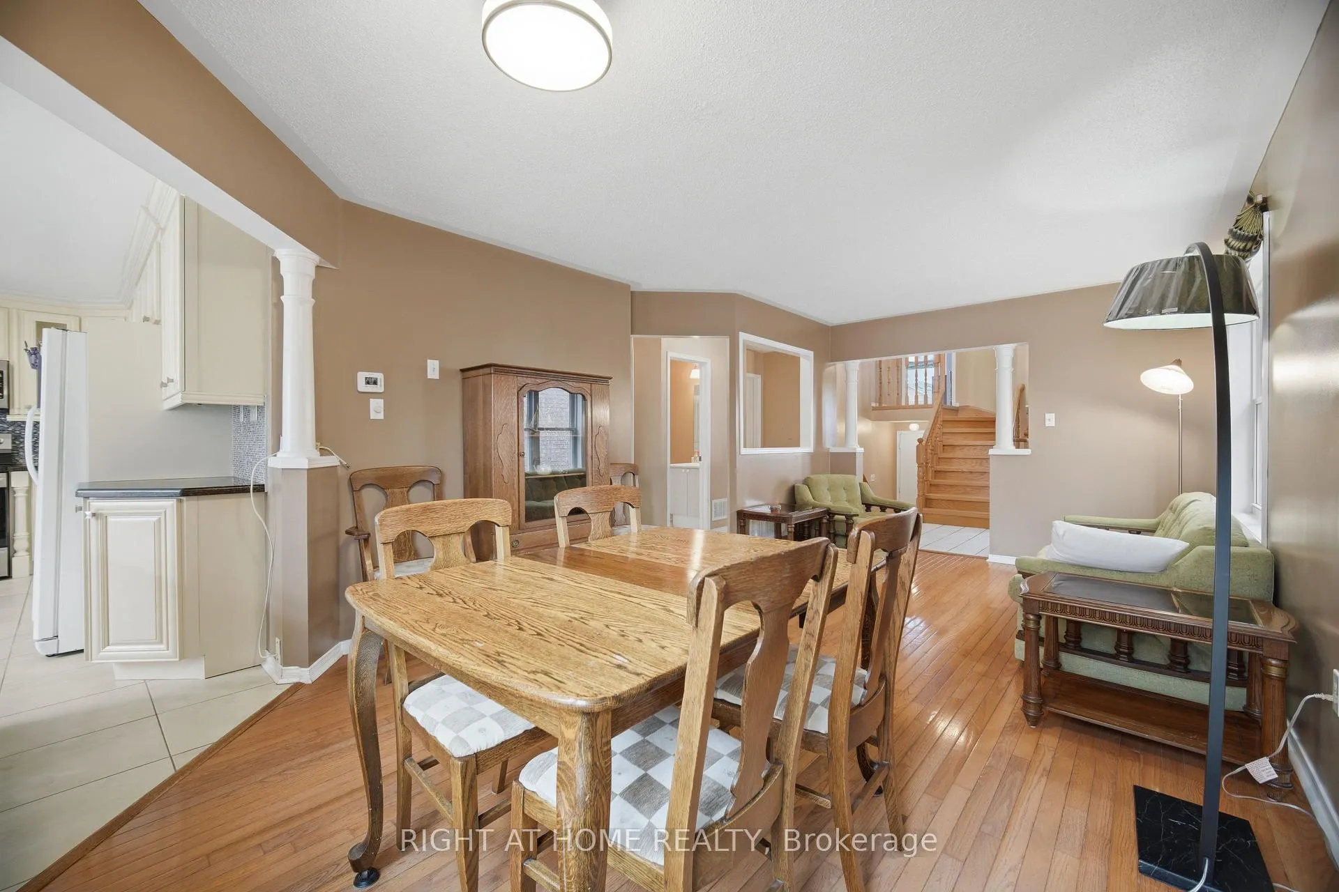 Photo 9 of 6113 Maple Gate Circle, Mississauga, Lisgar — HOMEH