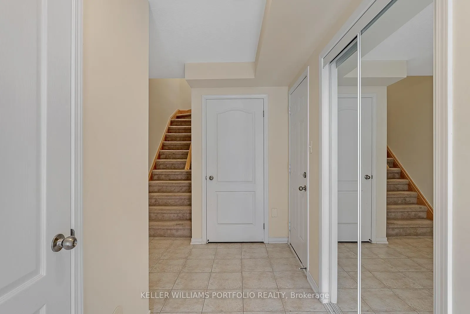 Photo 3 of Unit 42, 7 Sirente Drive, Hamilton, Crerar — HOMEH