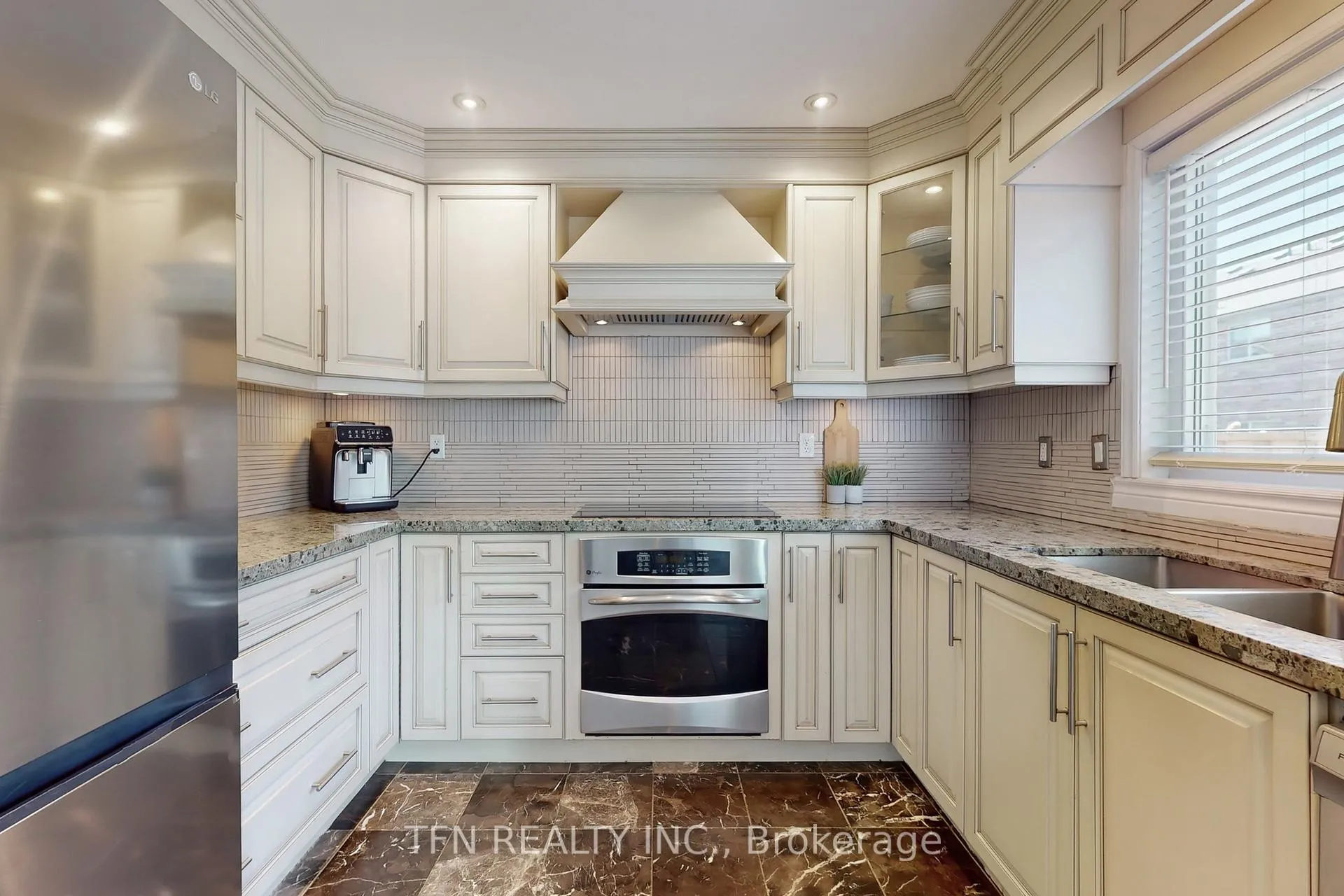 Photo 2 of 24 Lucerne Drive, Vaughan, Vellore Village — HOMEH