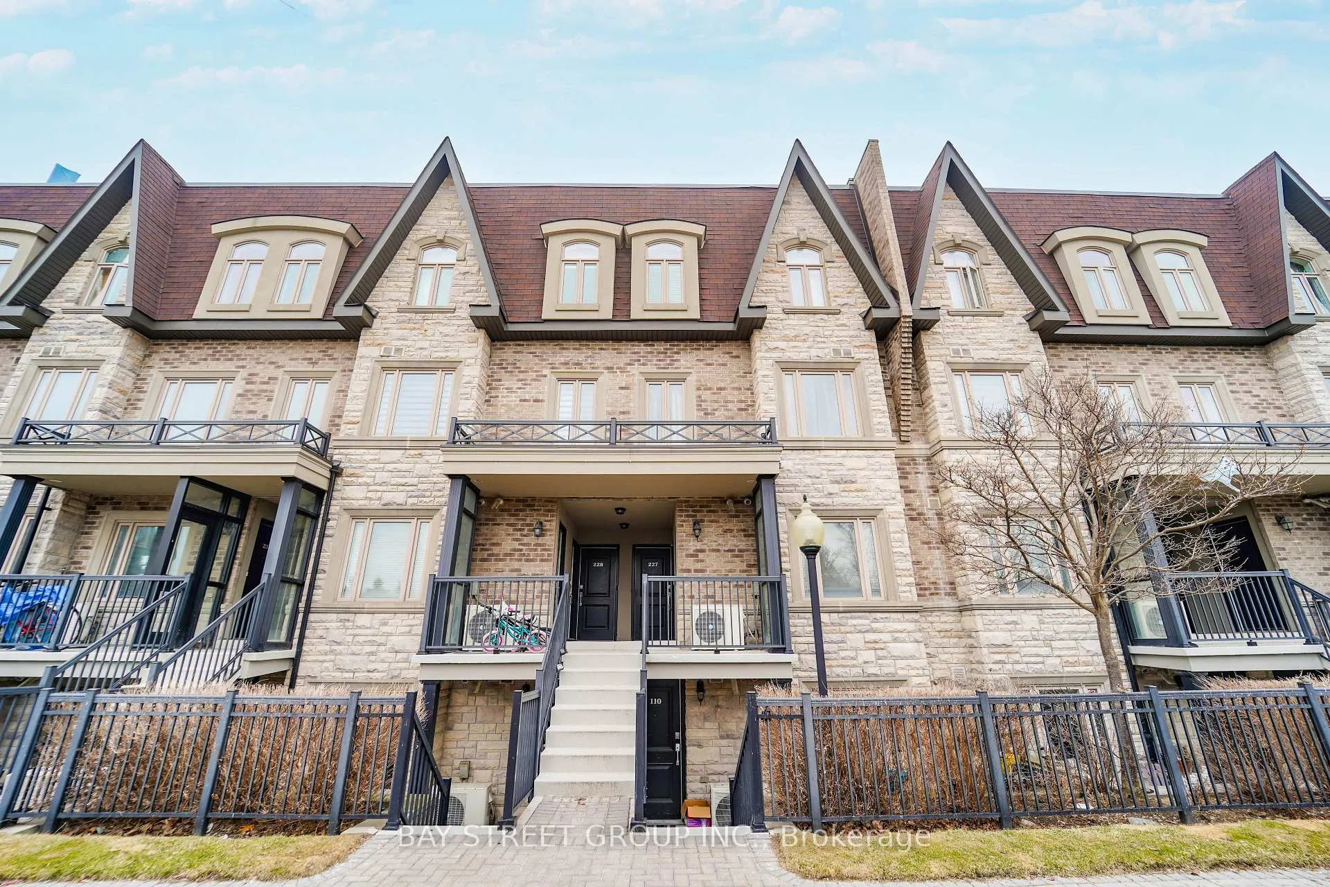 Photo 2 of Unit 227, 320 John Street, Markham, Aileen-Willowbrook — HOMEH