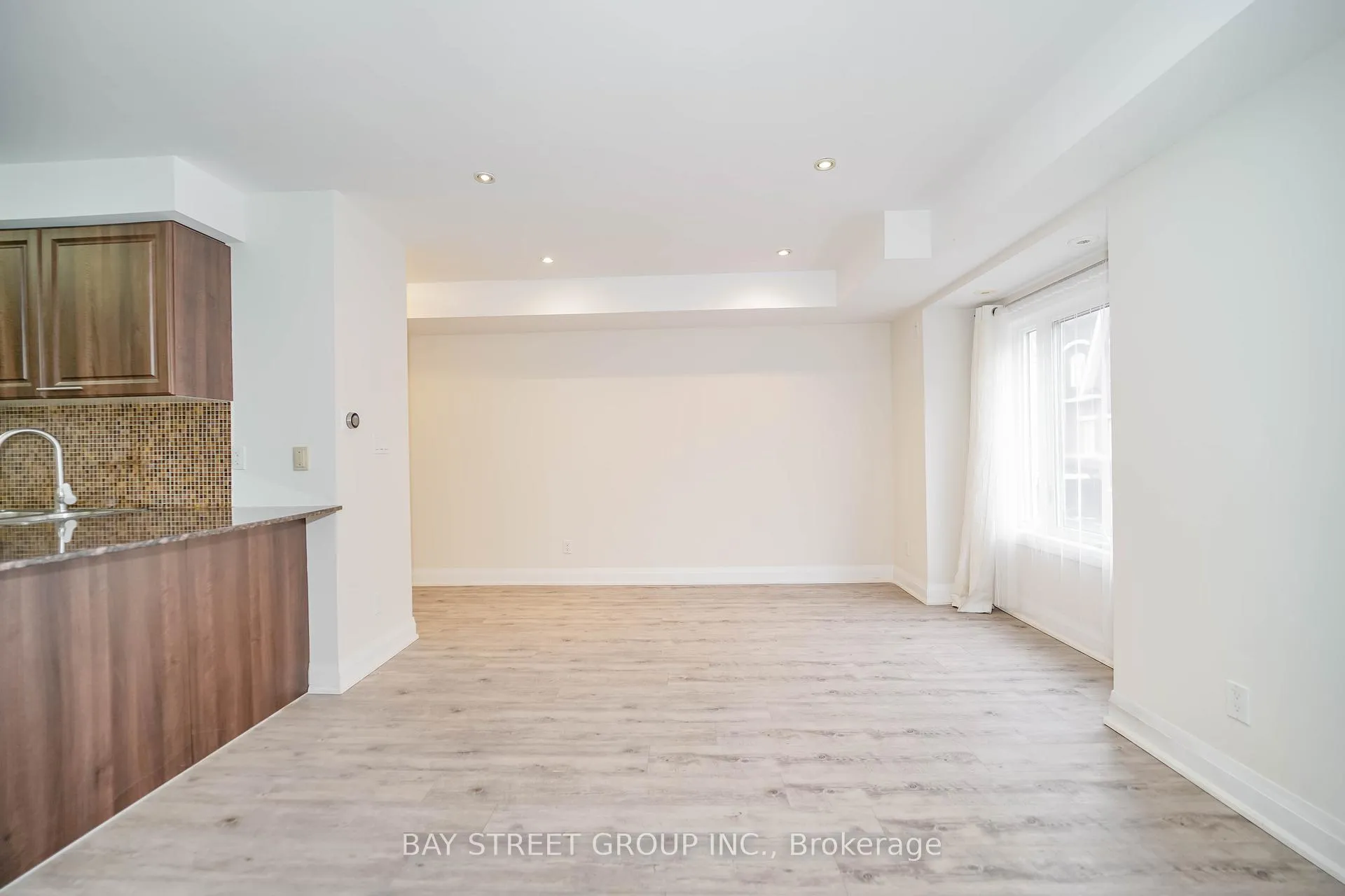 Photo 11 of Unit 227, 320 John Street, Markham, Aileen-Willowbrook — HOMEH