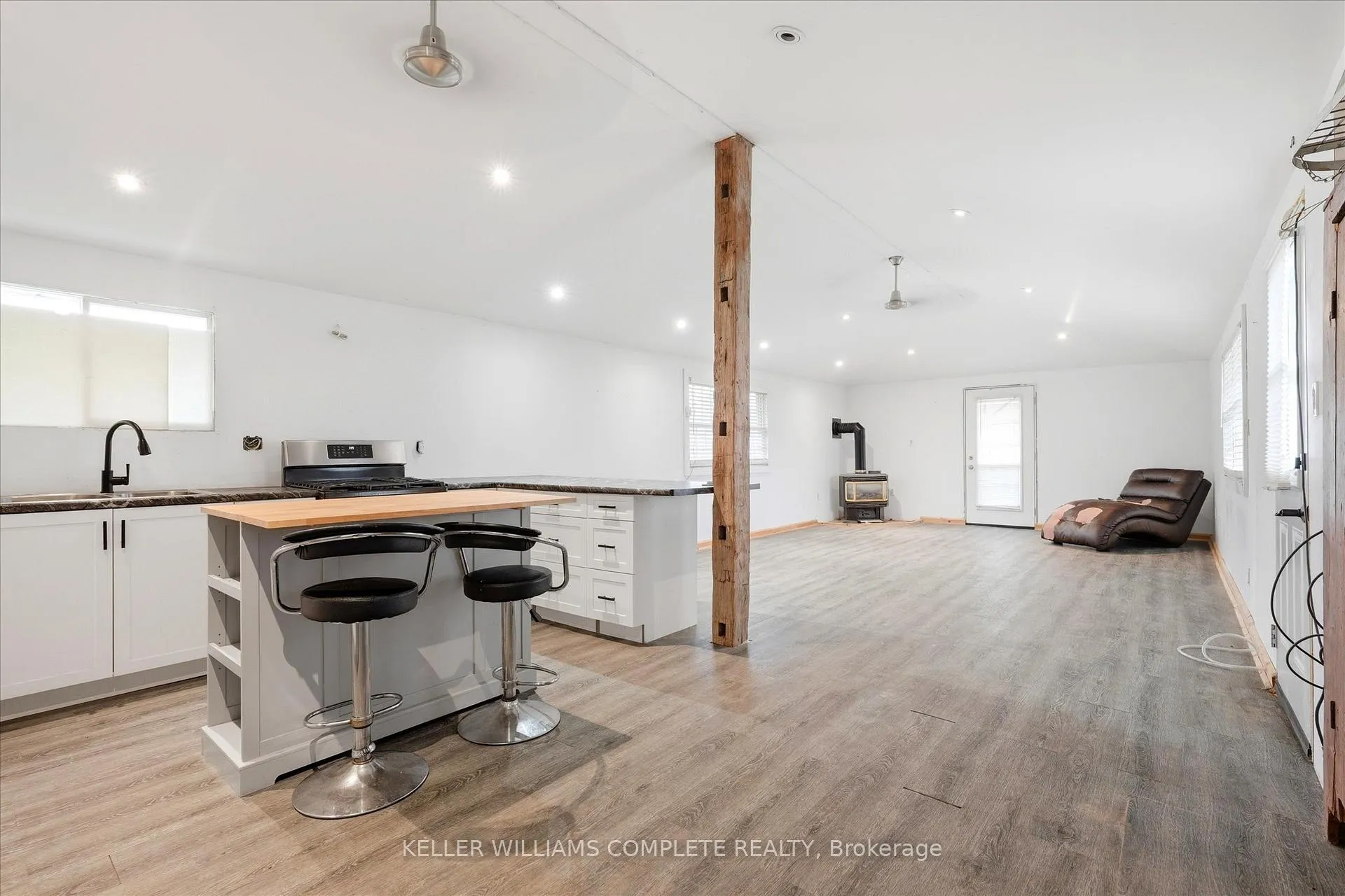 Photo 5 of 2030 First Avenue, Haldimand — HOMEH