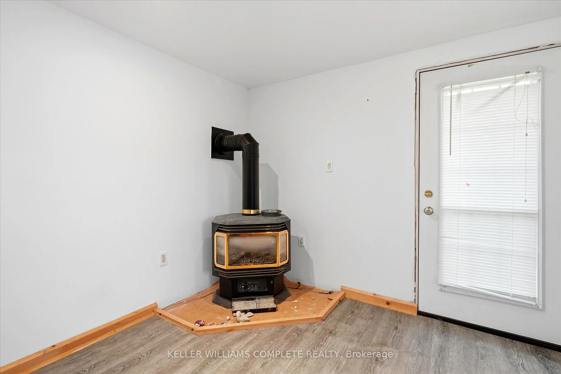 Photo 12 of 2030 First Avenue, Haldimand — HOMEH