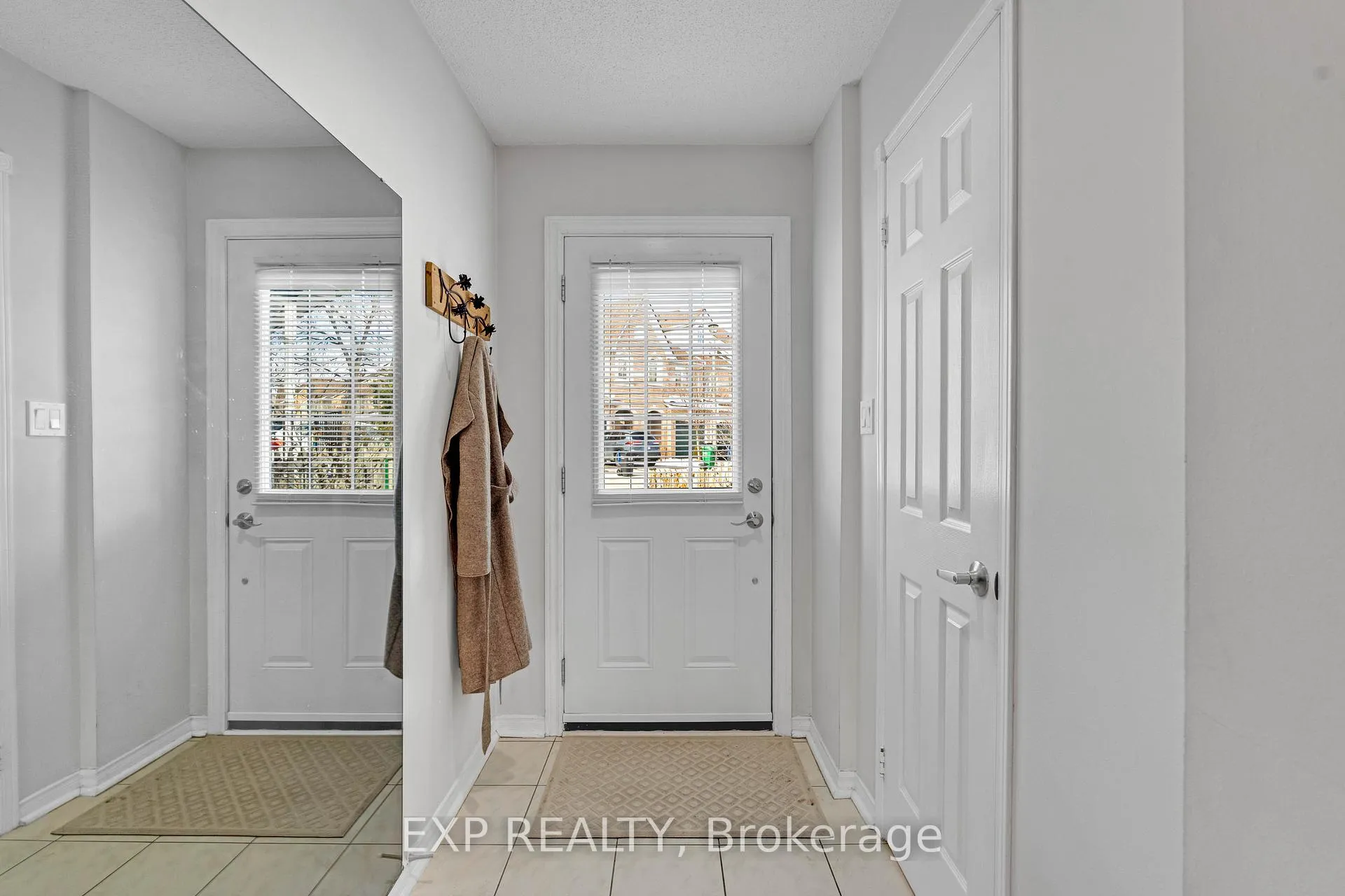 Photo 4 of Unit 53, 455 Apache Court, Mississauga, Hurontario — HOMEH