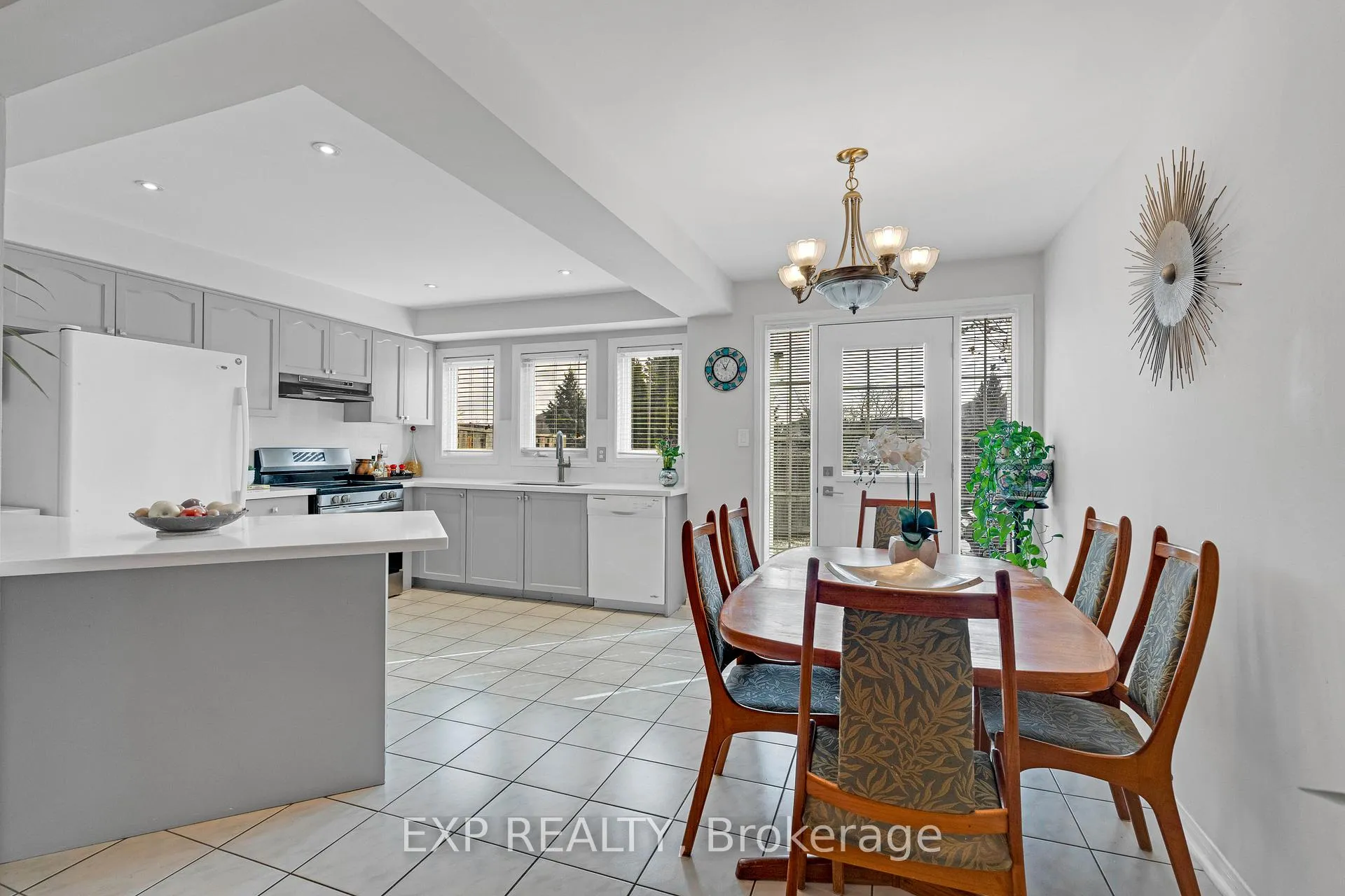Photo 9 of Unit 53, 455 Apache Court, Mississauga, Hurontario — HOMEH