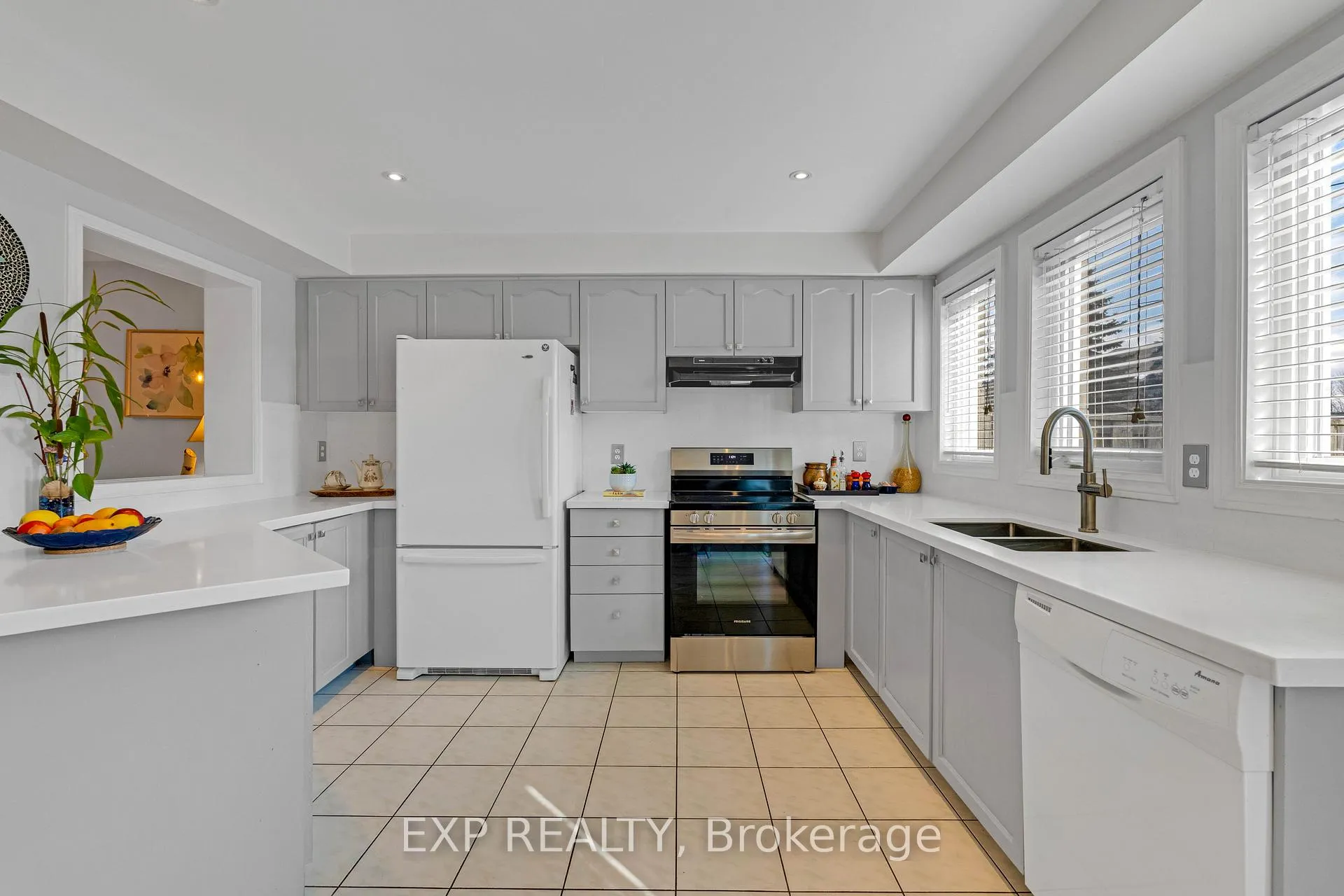 Photo 10 of Unit 53, 455 Apache Court, Mississauga, Hurontario — HOMEH