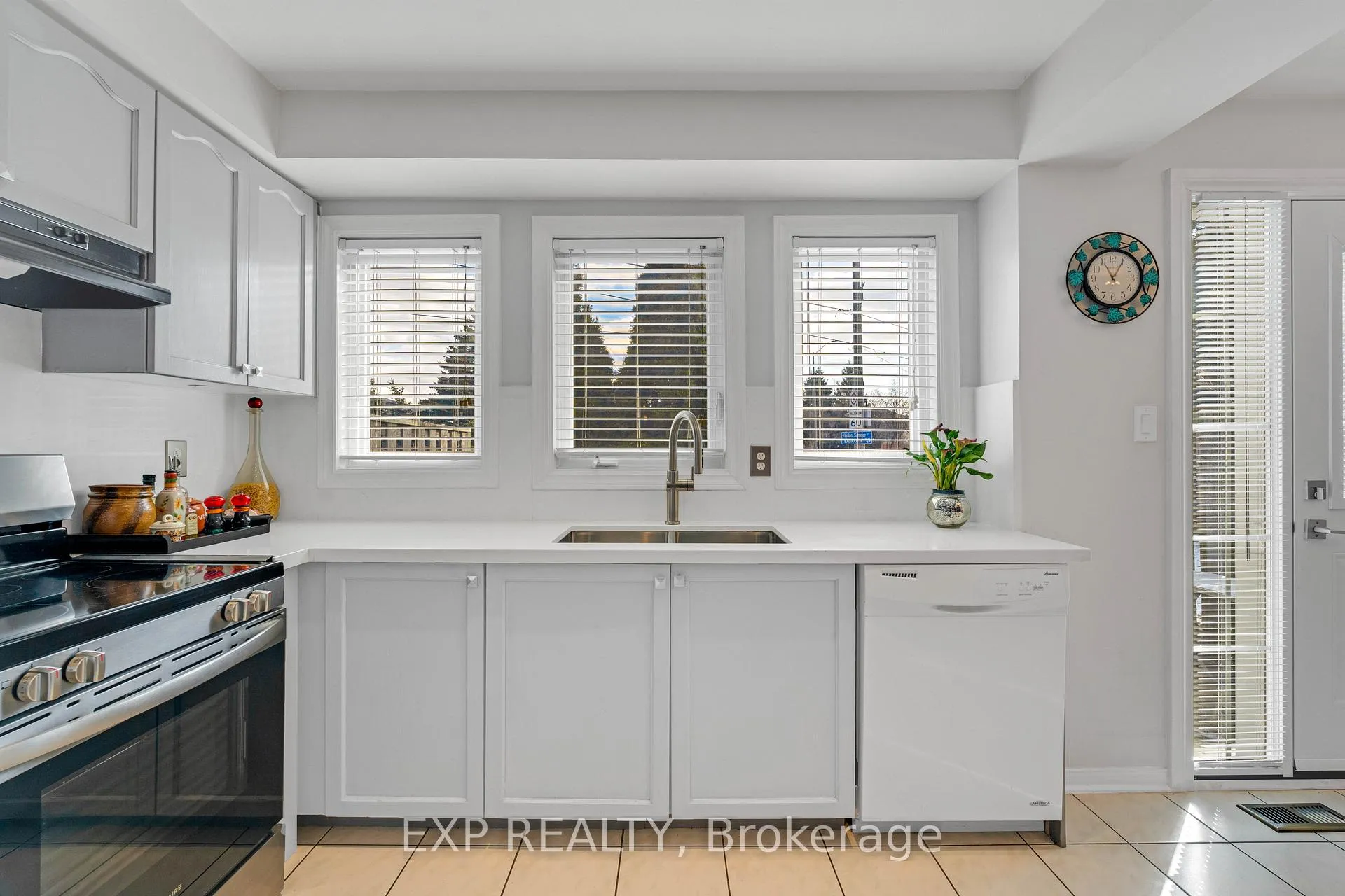 Photo 11 of Unit 53, 455 Apache Court, Mississauga, Hurontario — HOMEH