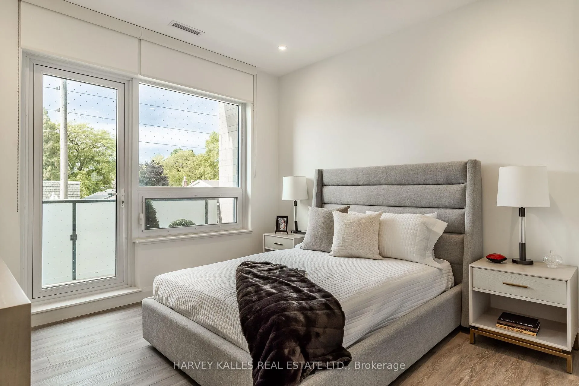 Photo 3 of Unit 402, 71 Redpath Avenue, Toronto, Mount Pleasant West — HOMEH