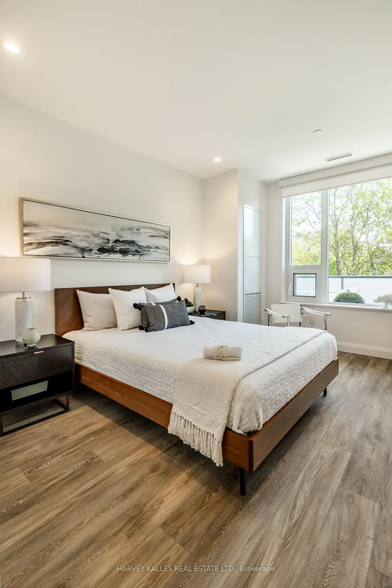 Photo 4 of Unit 402, 71 Redpath Avenue, Toronto, Mount Pleasant West — HOMEH