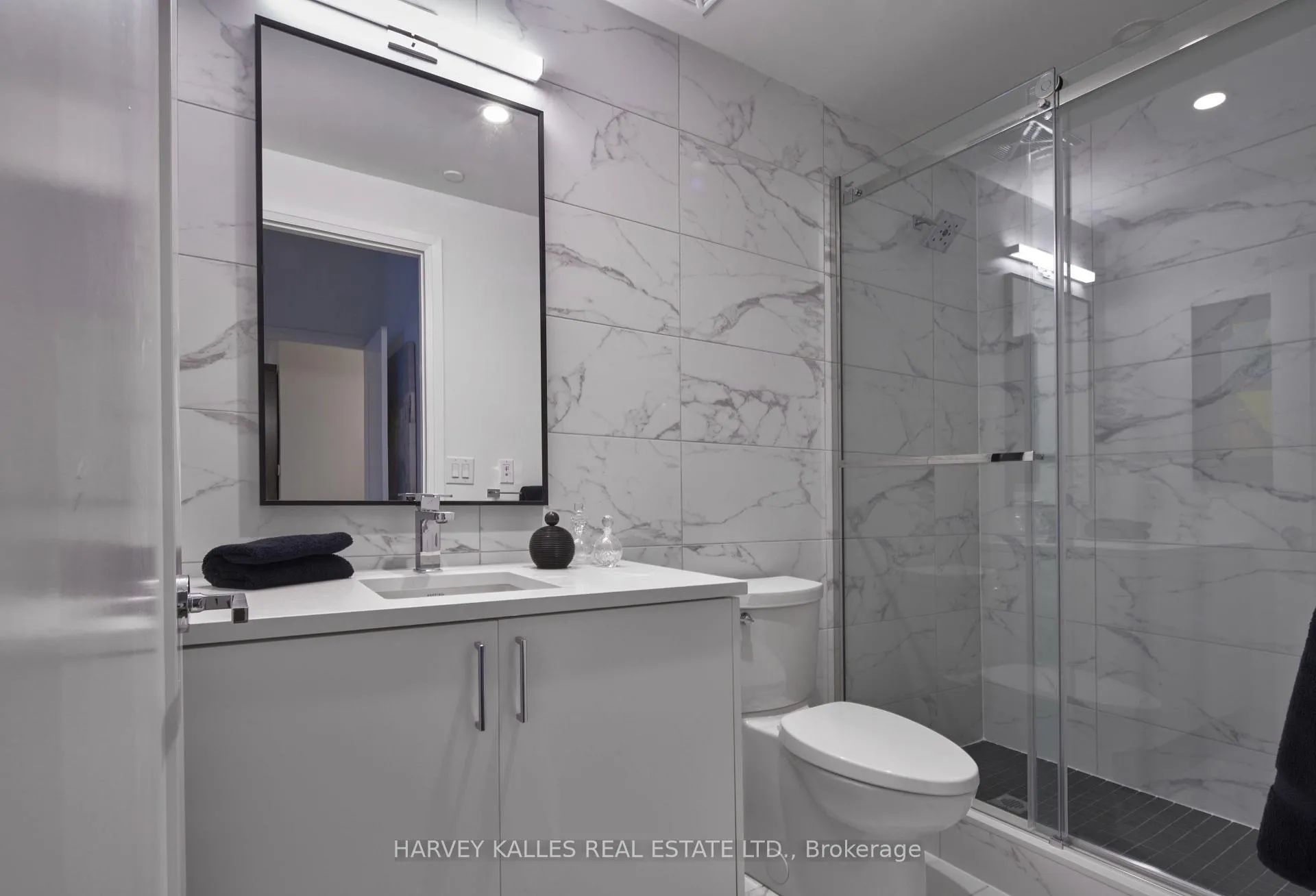 Photo 5 of Unit 402, 71 Redpath Avenue, Toronto, Mount Pleasant West — HOMEH