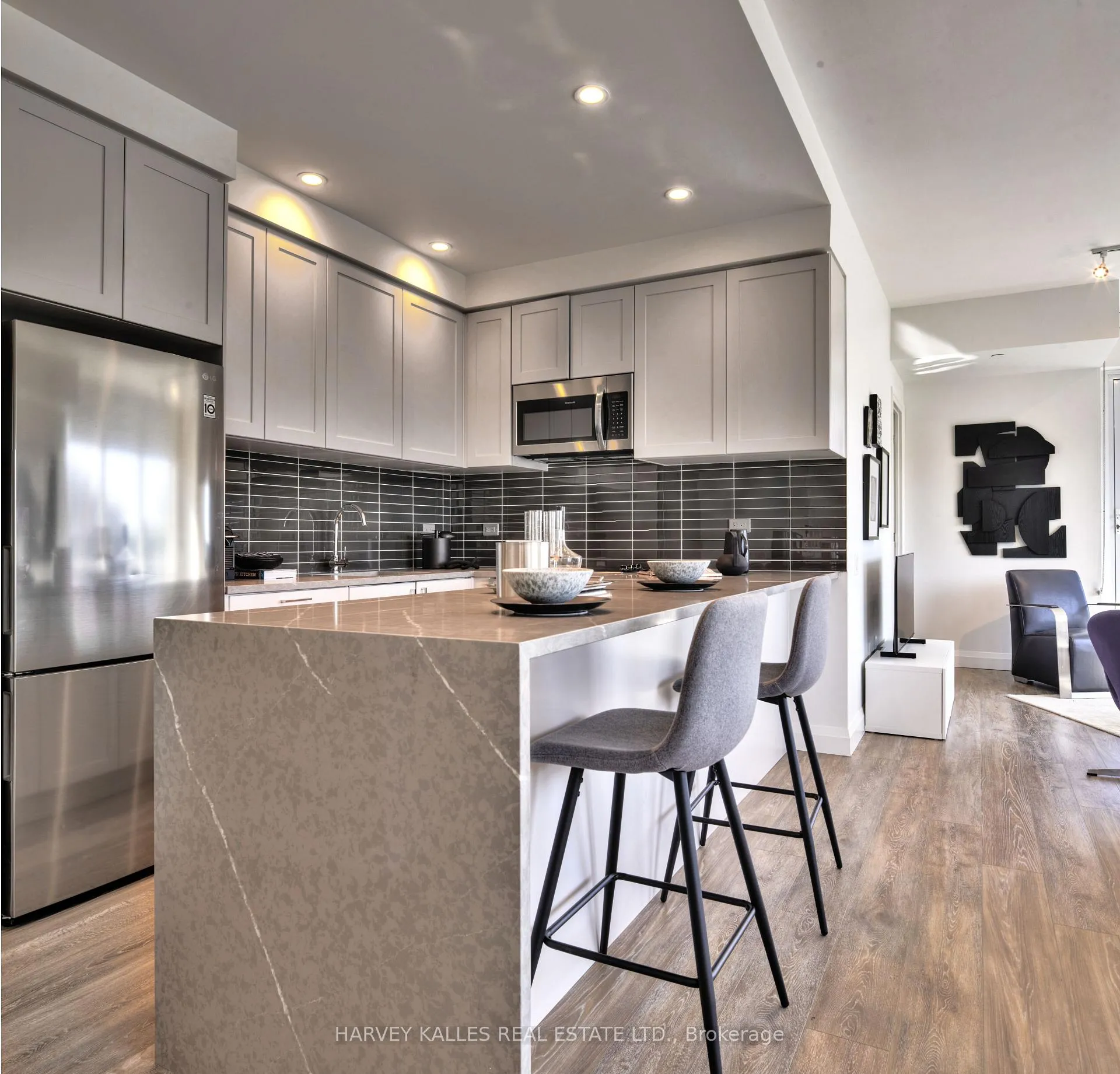 Photo 6 of Unit 402, 71 Redpath Avenue, Toronto, Mount Pleasant West — HOMEH