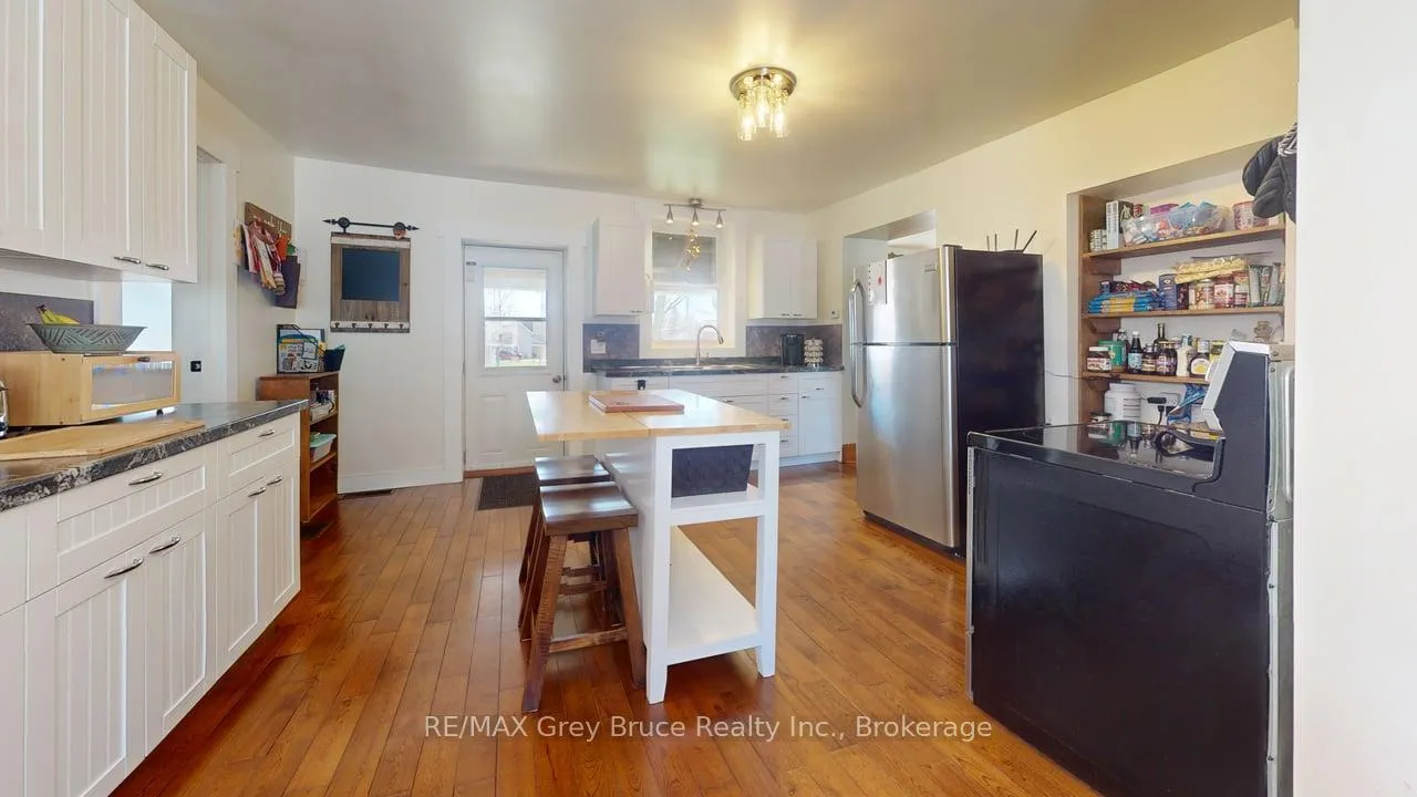 Photo 9 of 141 Yonge Street N, Arran-Elderslie — HOMEH