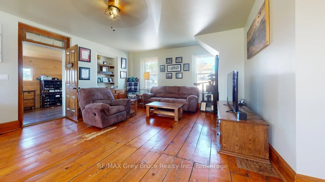 Photo 11 of 141 Yonge Street N, Arran-Elderslie — HOMEH